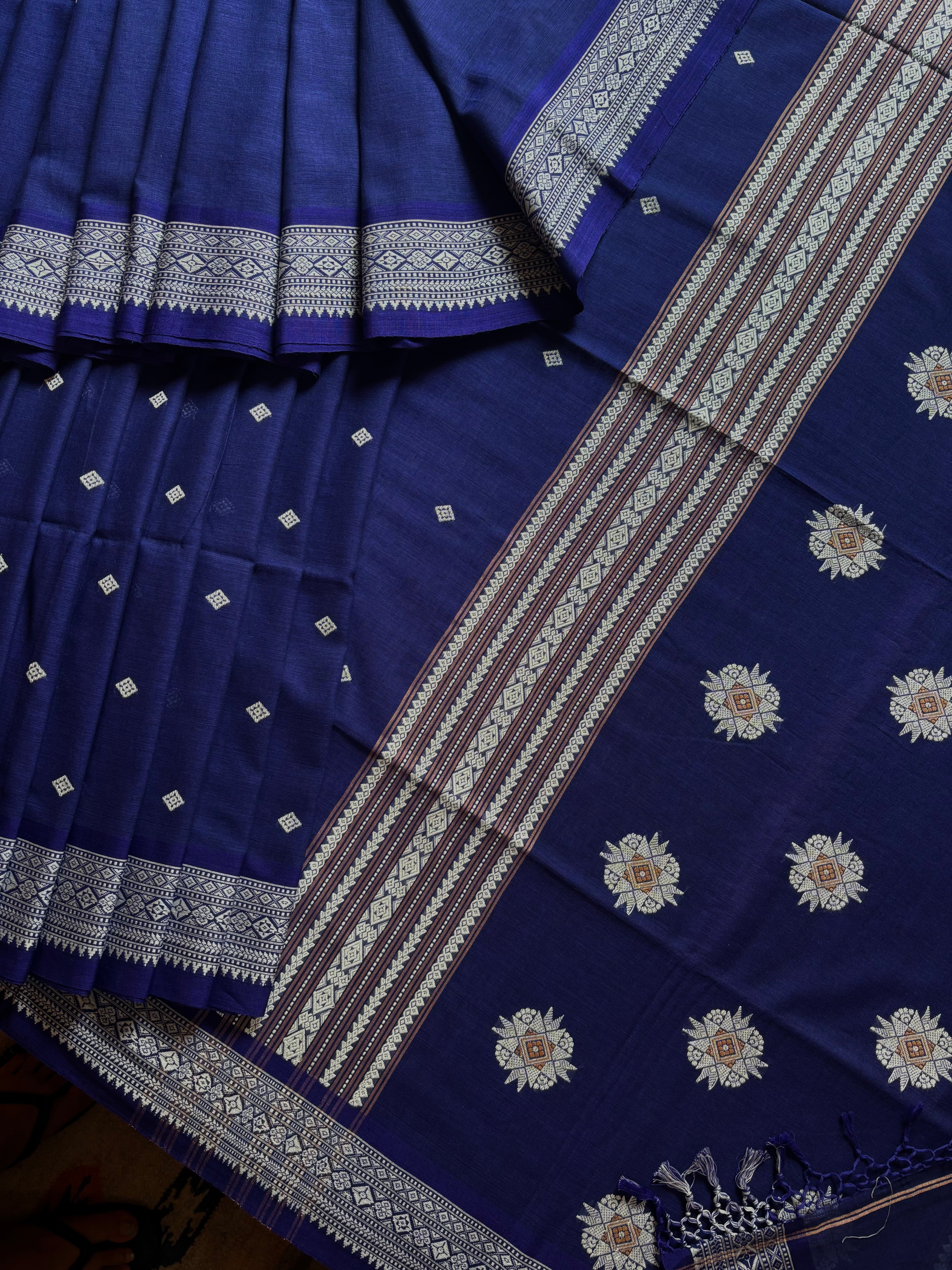 Handwoven Blue White Phulia Cotton Saree