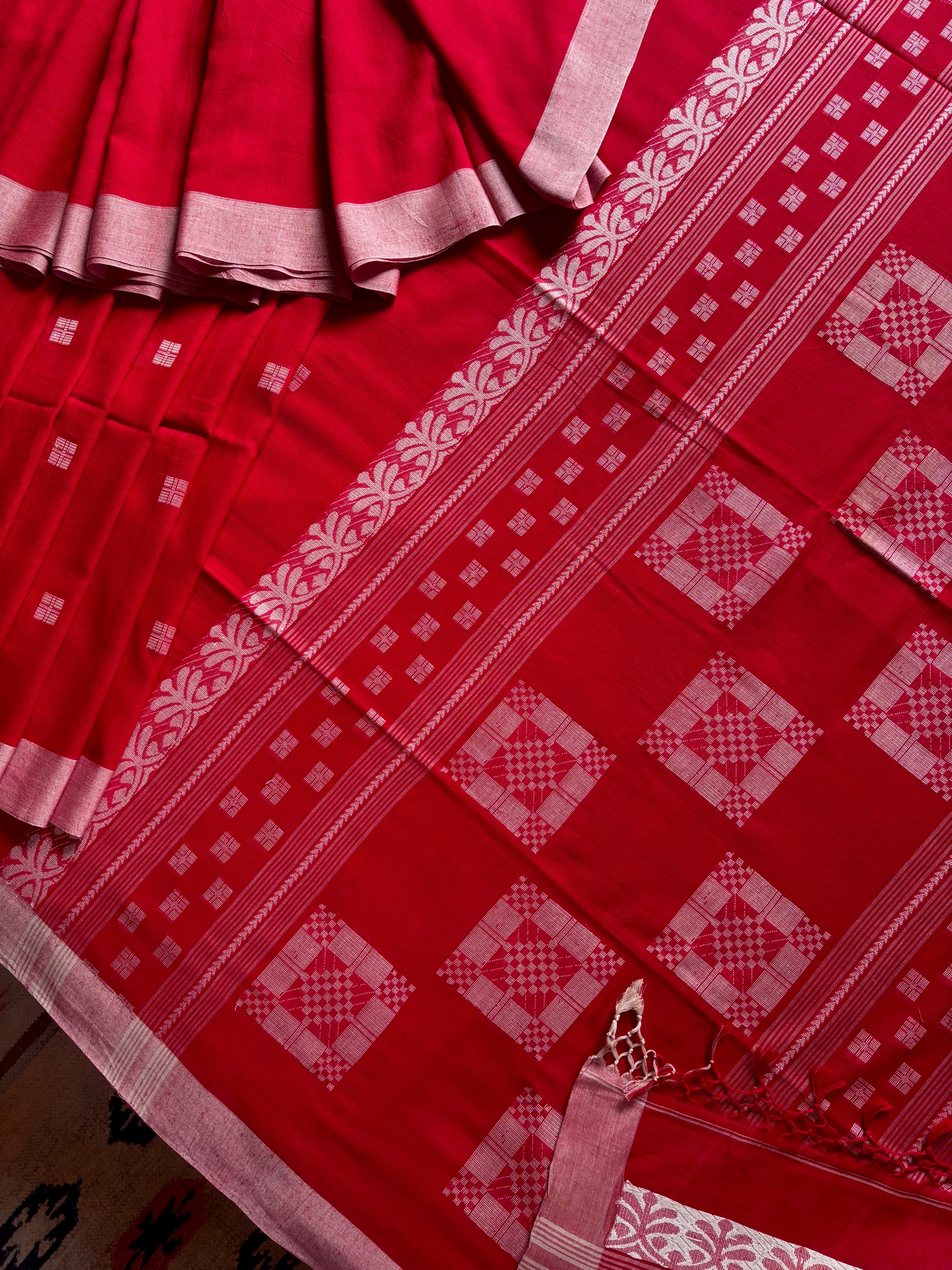 Handwoven Red White Phulia Cotton Saree