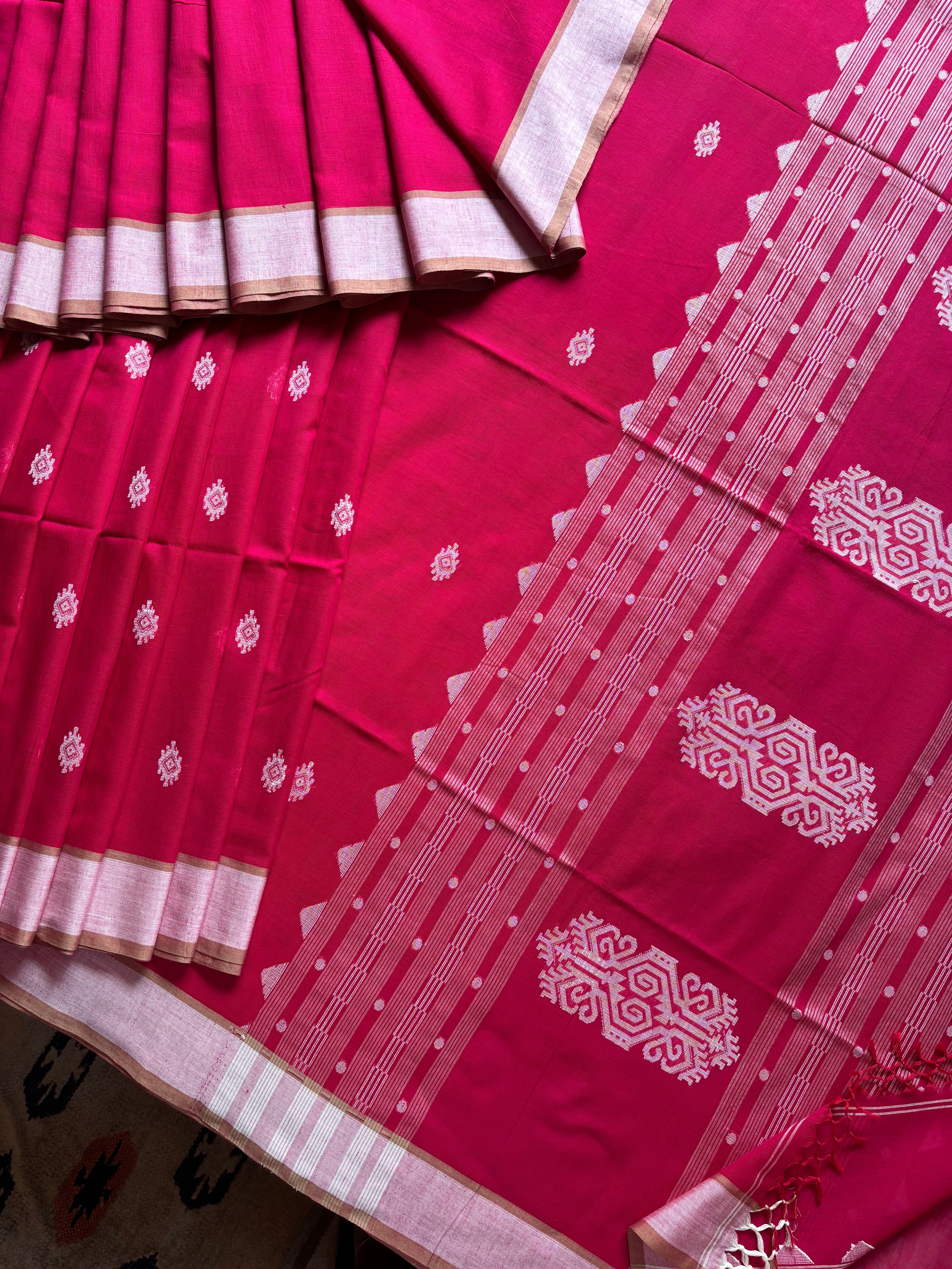Handwoven Pink Red Dual Toned Cotton Jamdani Saree