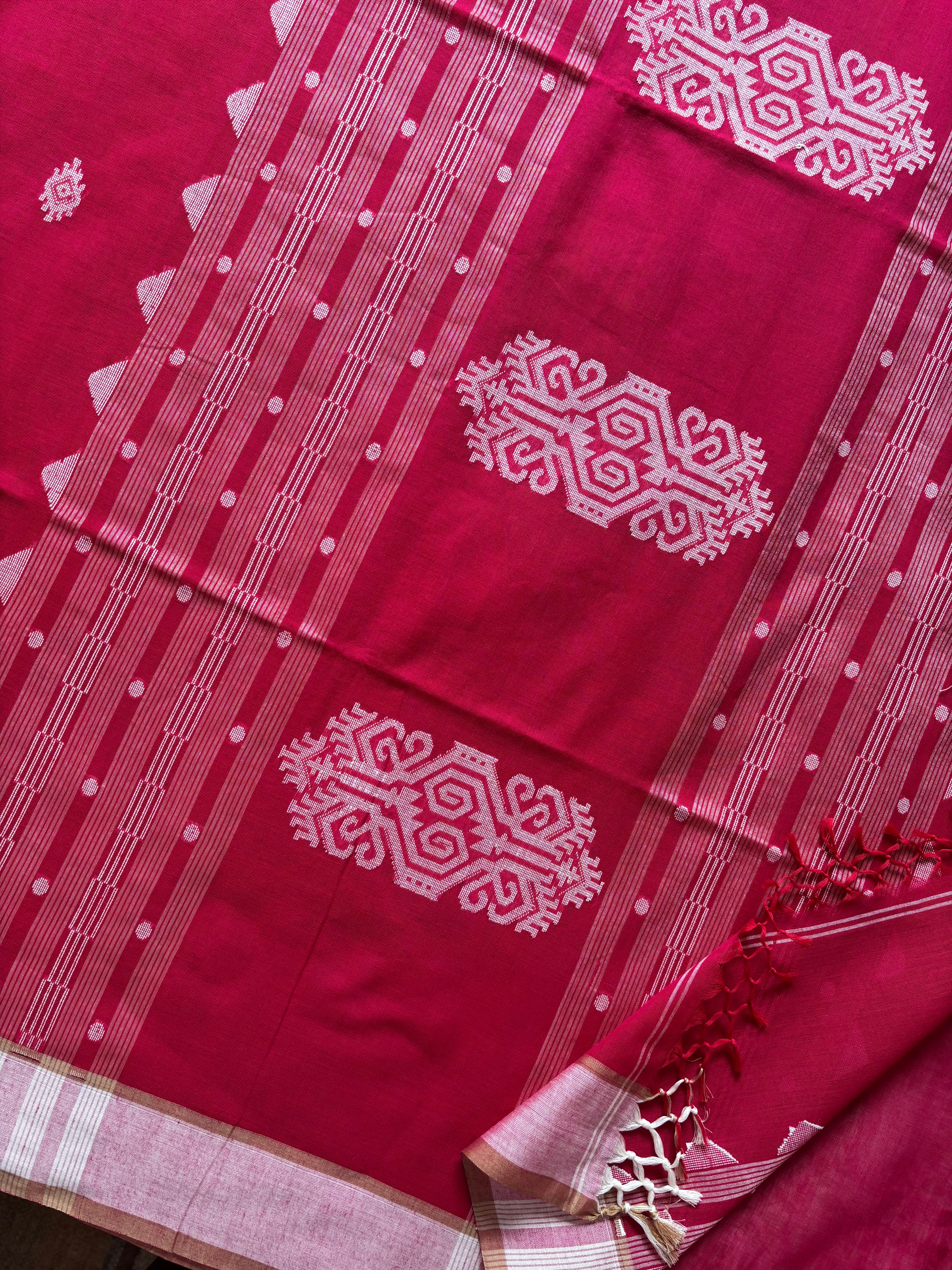 Handwoven Pink Red Dual Toned Cotton Jamdani Saree