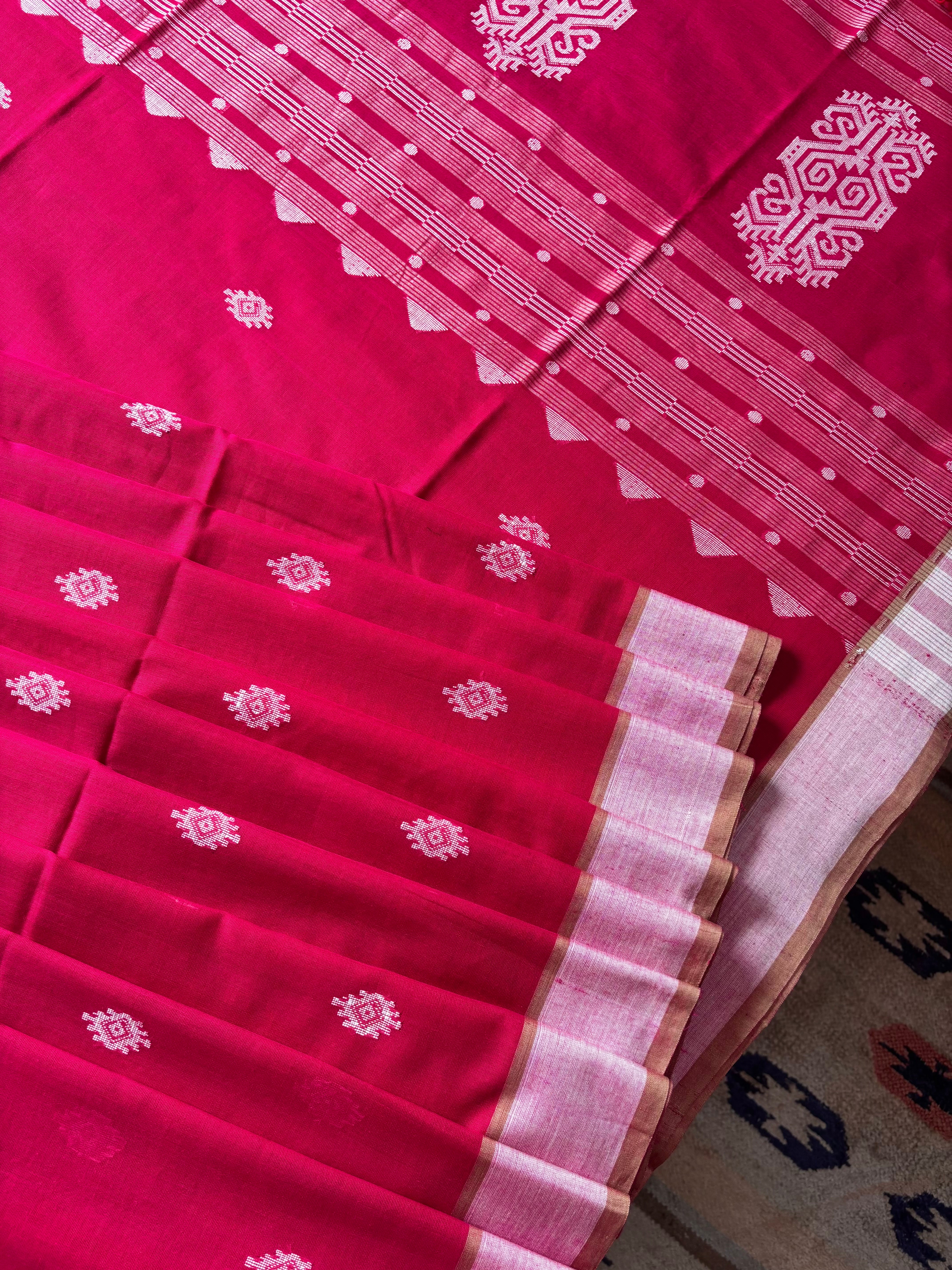 Handwoven Pink Red Dual Toned Cotton Jamdani Saree