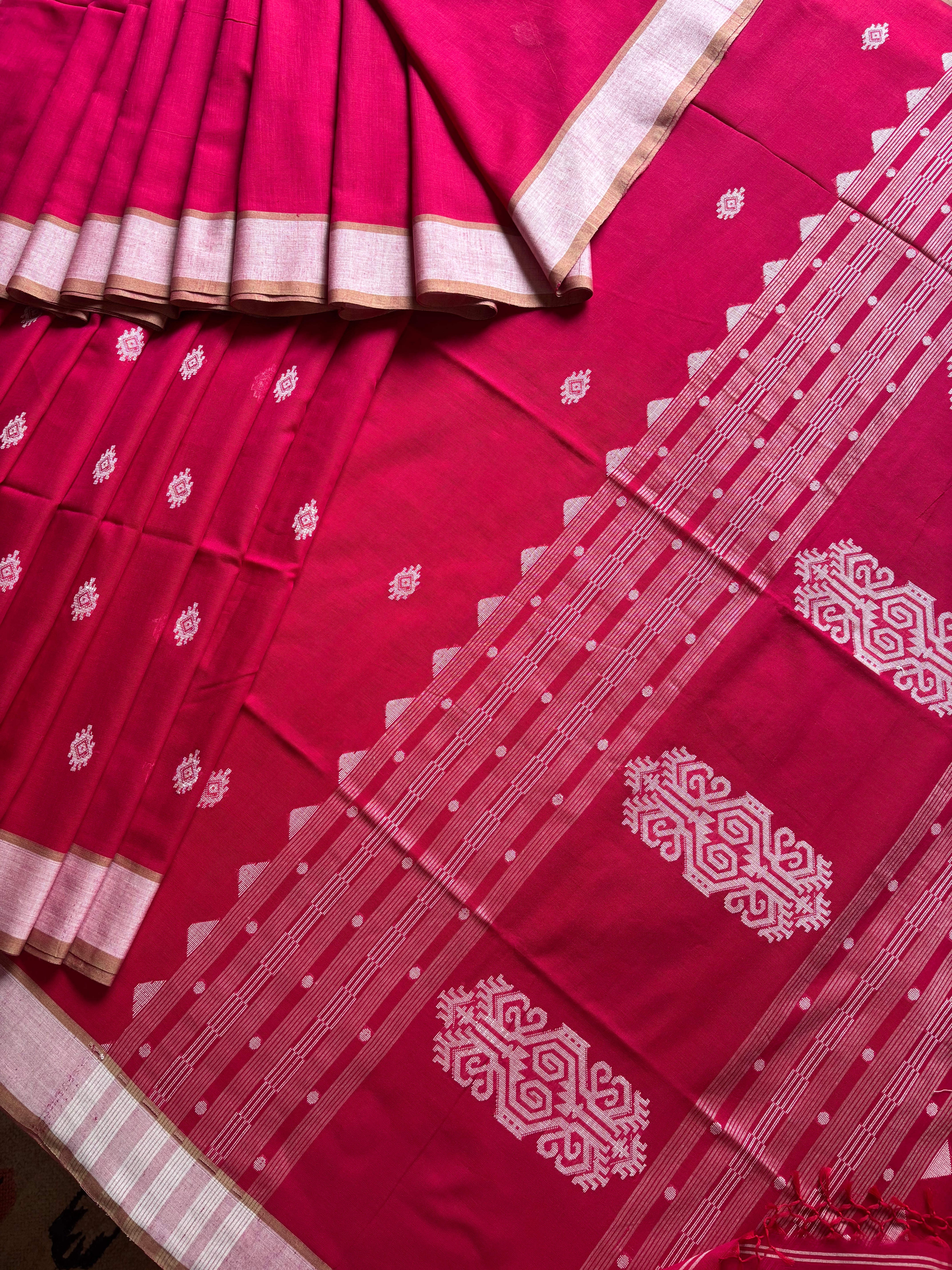 Handwoven Pink Red Dual Toned Cotton Jamdani Saree