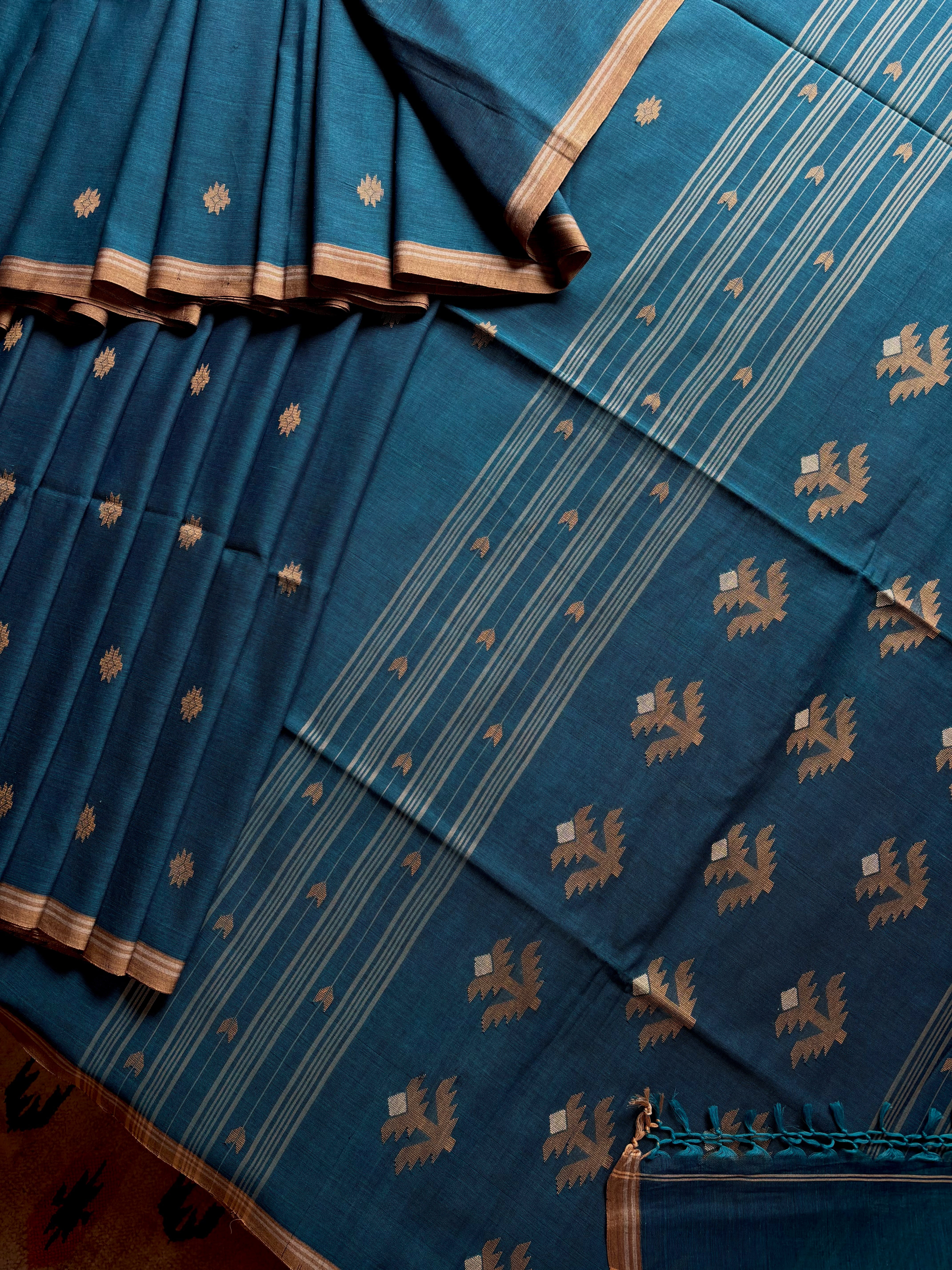 Handwoven Peacock Blue Colour Cotton Jamdani Saree