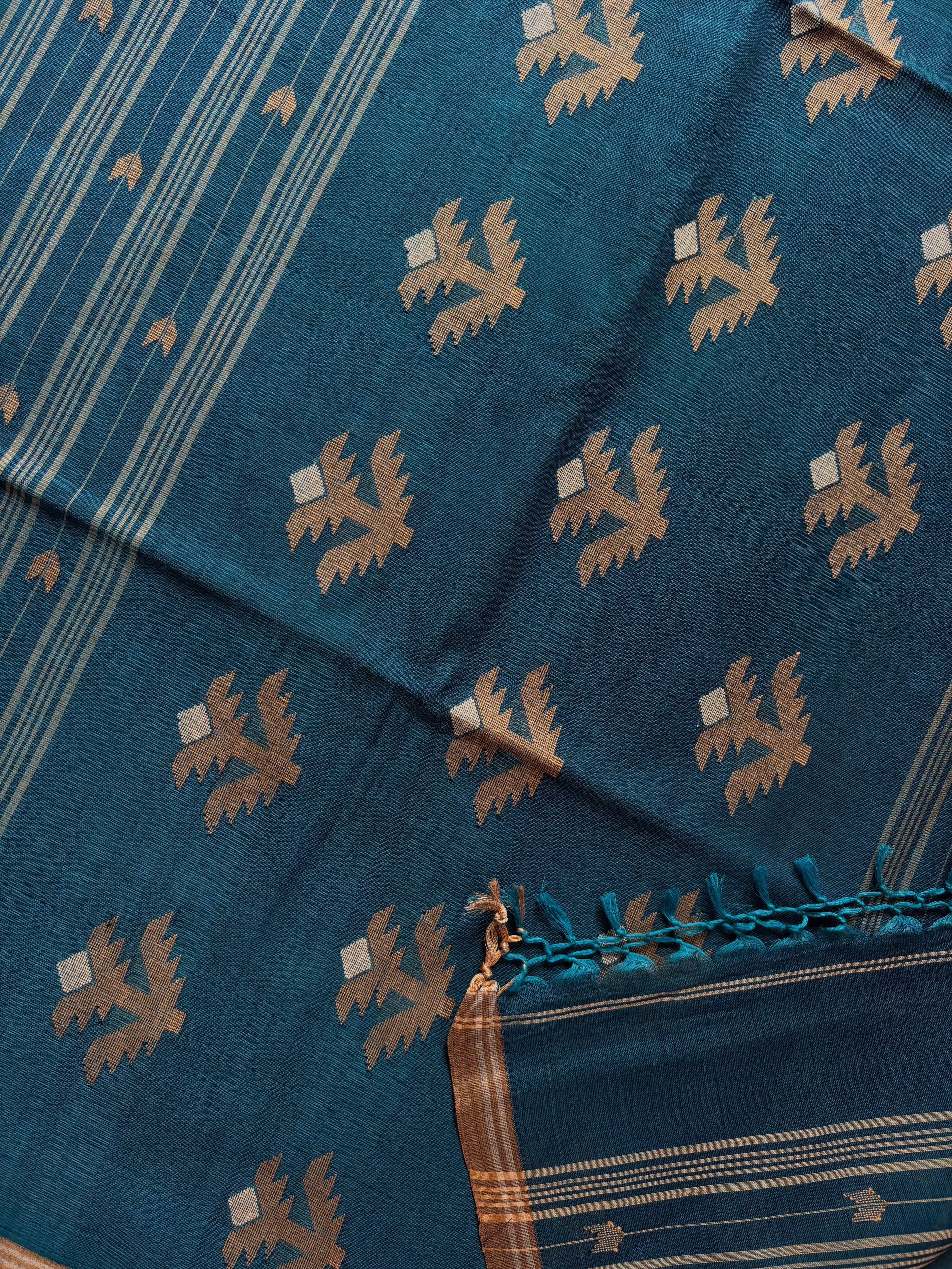 Handwoven Peacock Blue Colour Cotton Jamdani Saree