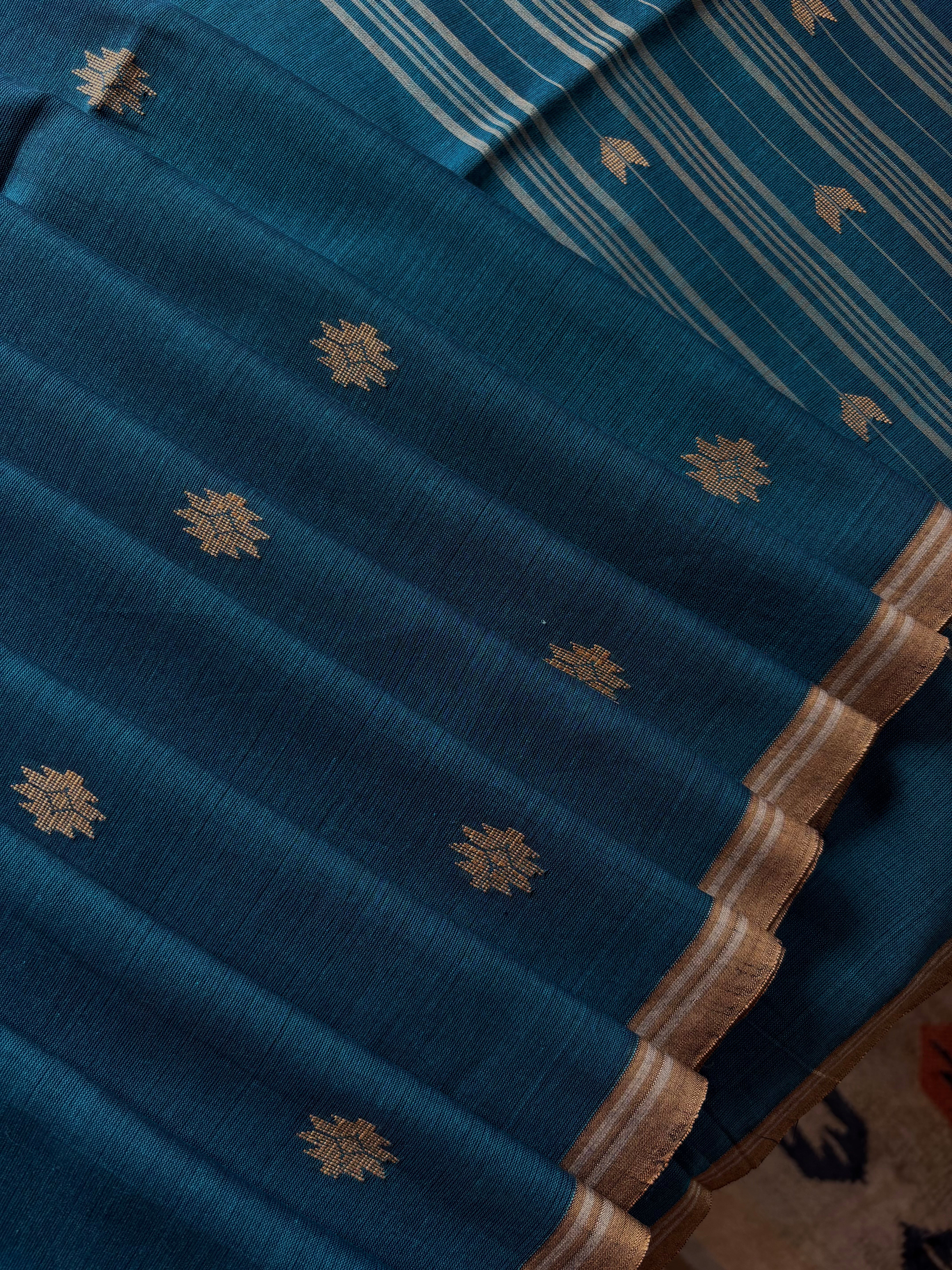 Handwoven Peacock Blue Colour Cotton Jamdani Saree
