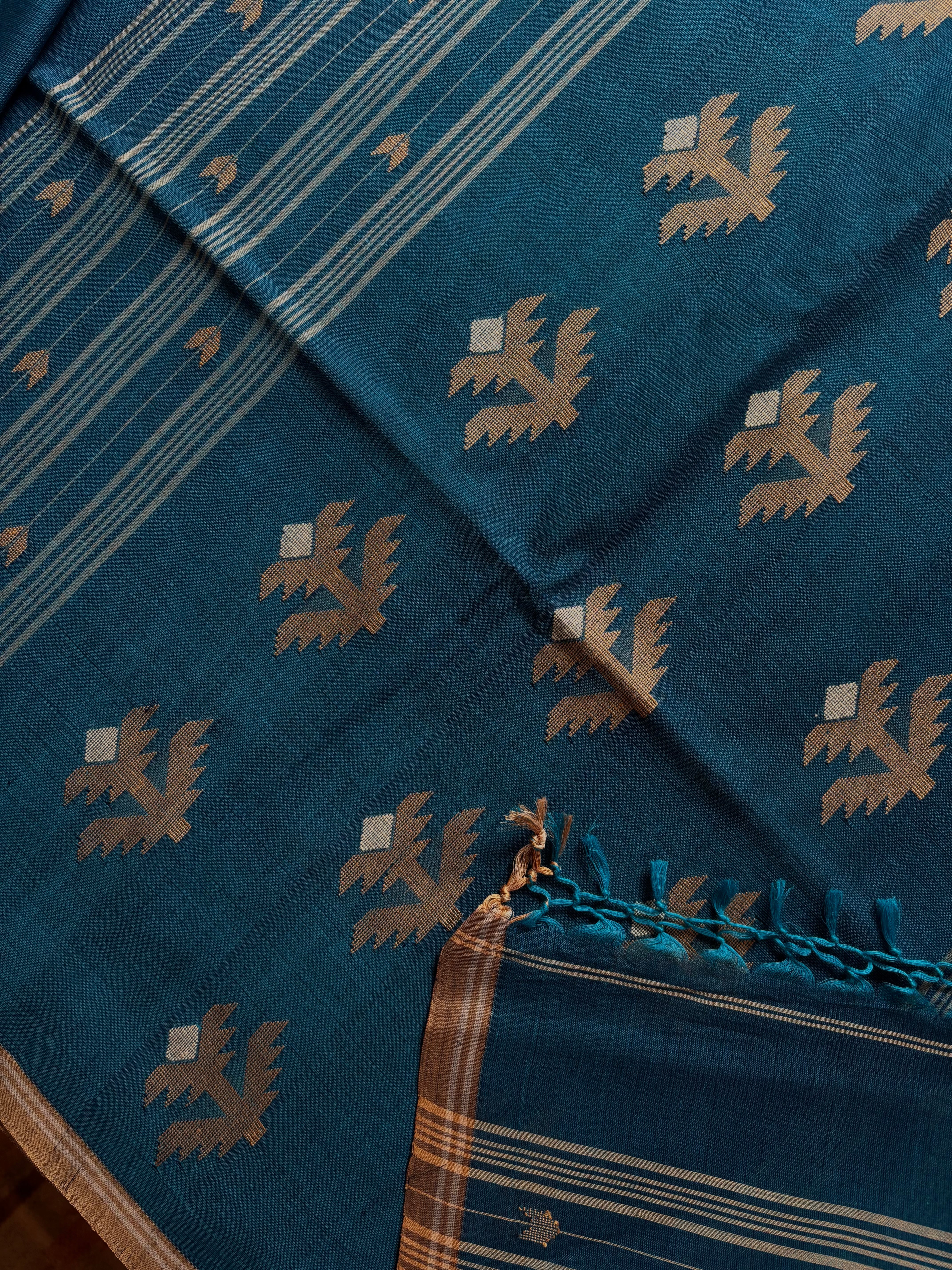 Handwoven Peacock Blue Colour Cotton Jamdani Saree