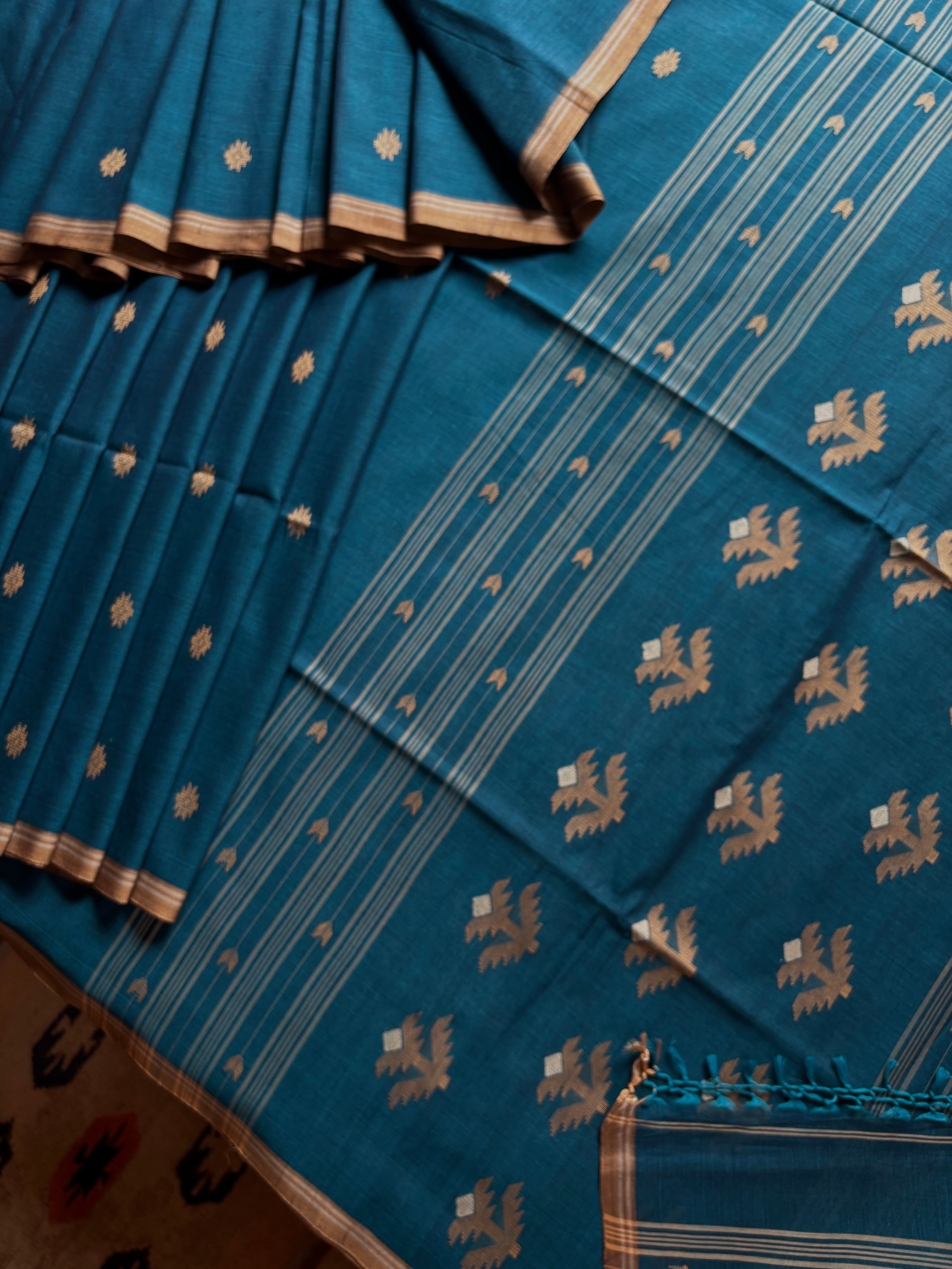 Handwoven Peacock Blue Colour Cotton Jamdani Saree