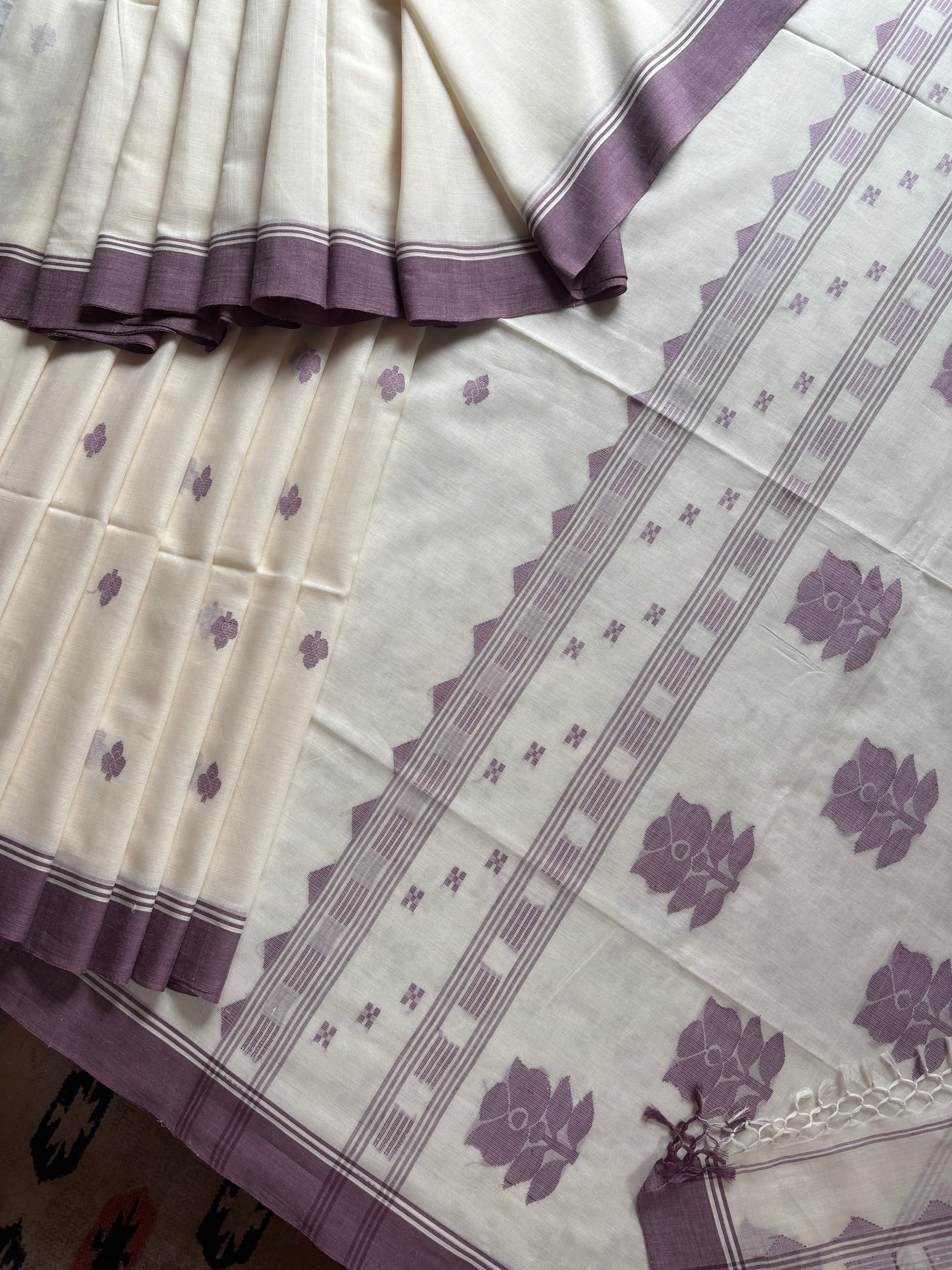 Handwoven Offwhite Mauve Colour Cotton Jamdani Saree