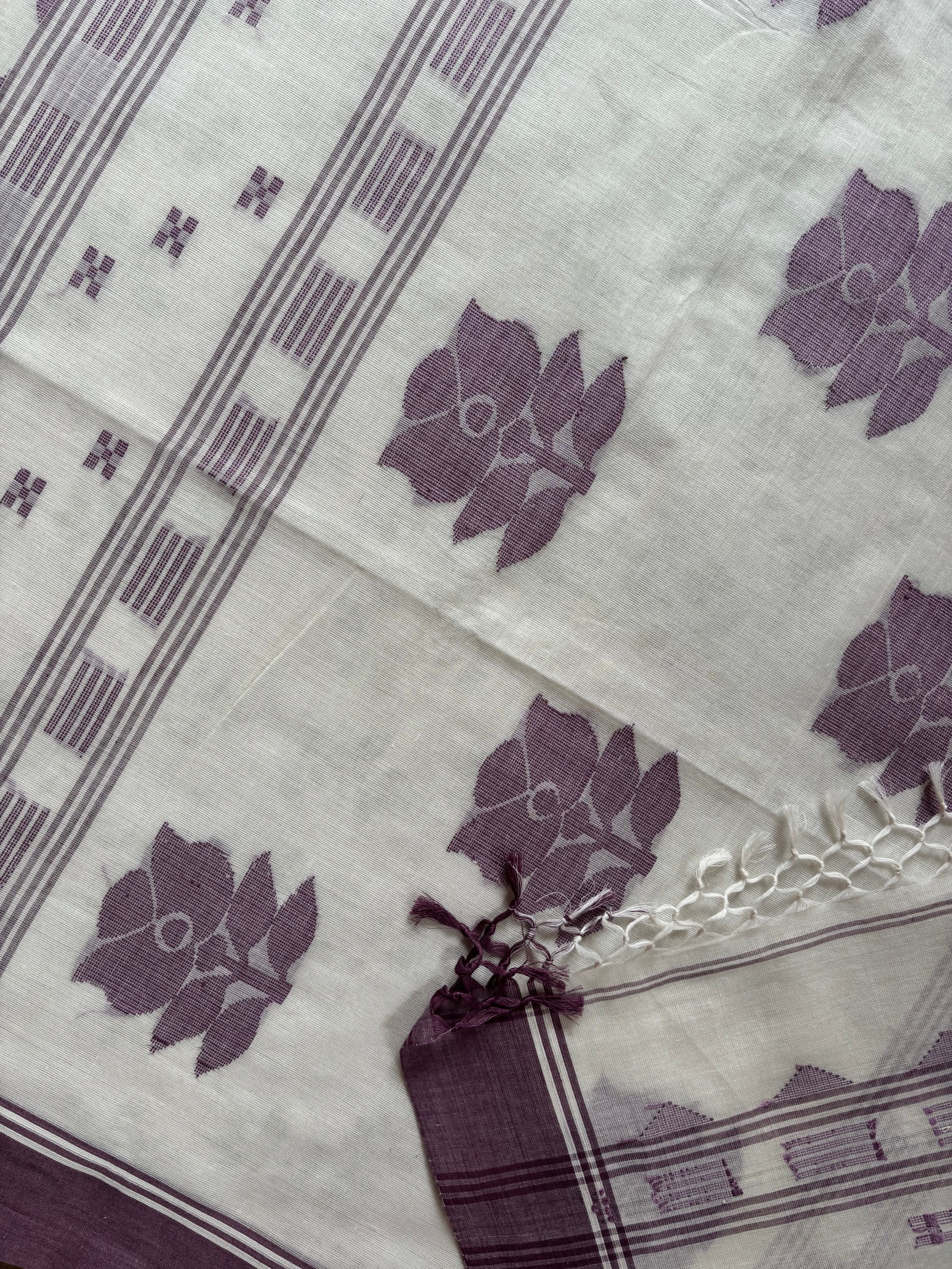 Handwoven Offwhite Mauve Colour Cotton Jamdani Saree