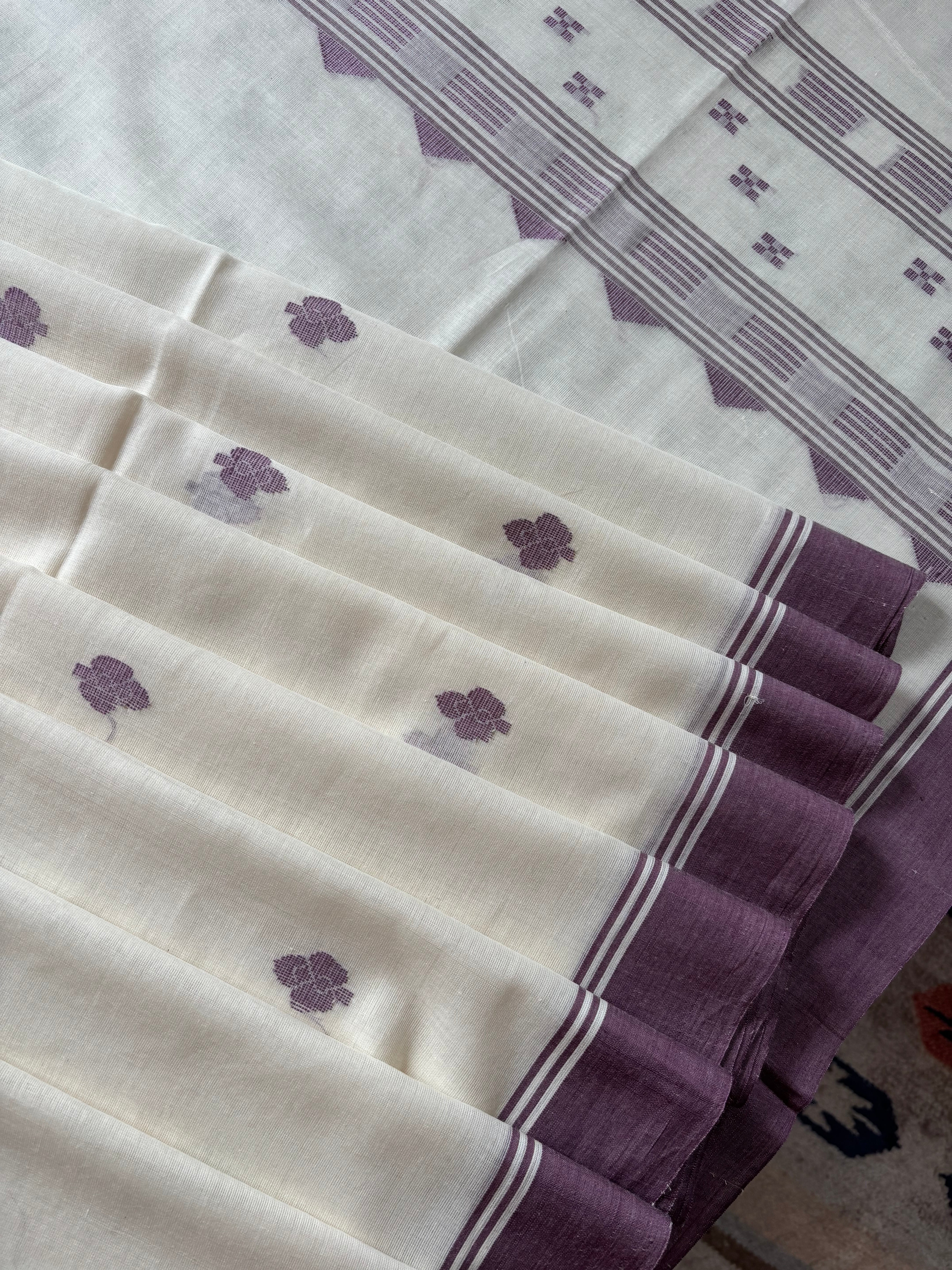 Handwoven Offwhite Mauve Colour Cotton Jamdani Saree