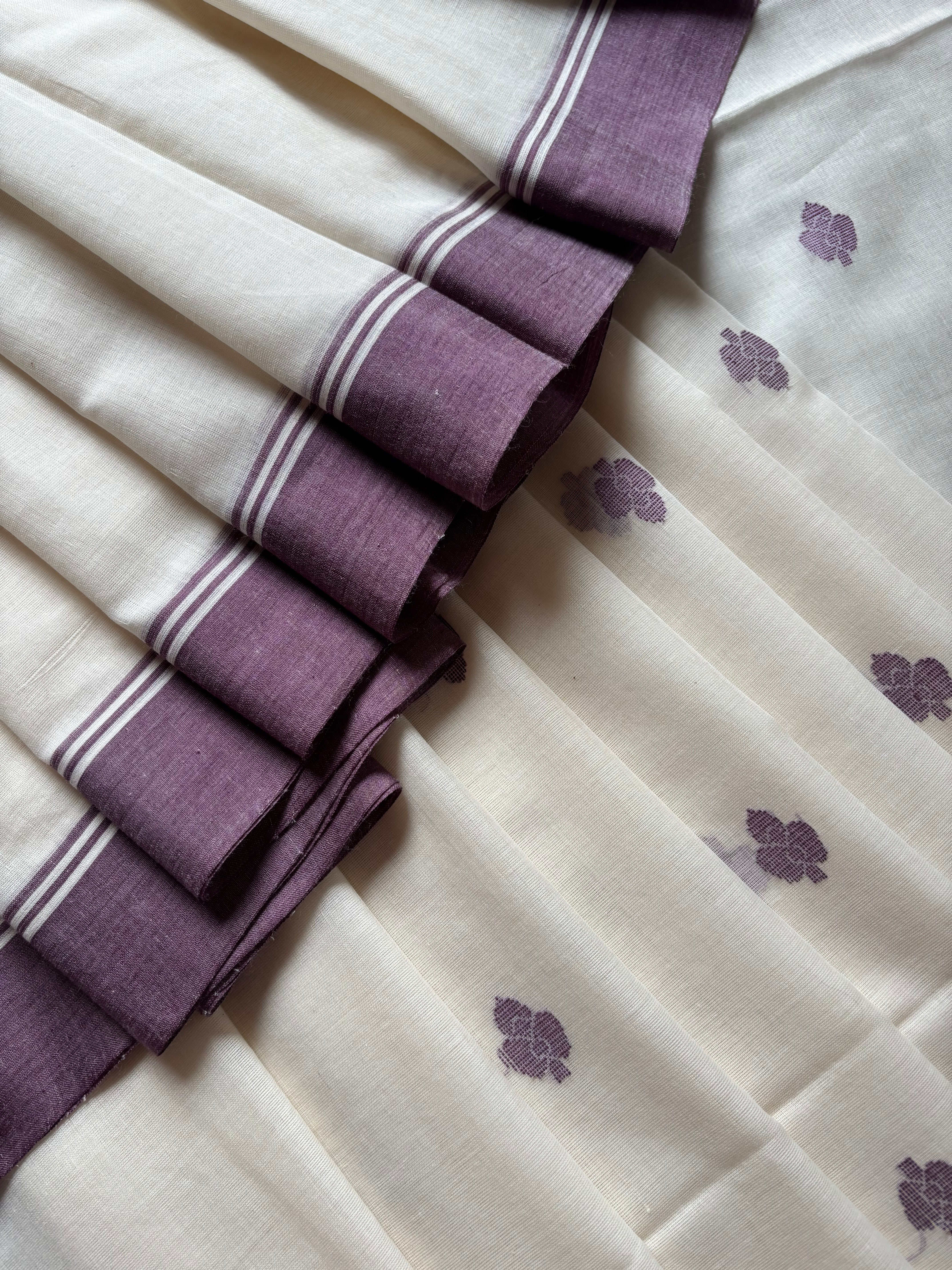 Handwoven Offwhite Mauve Colour Cotton Jamdani Saree