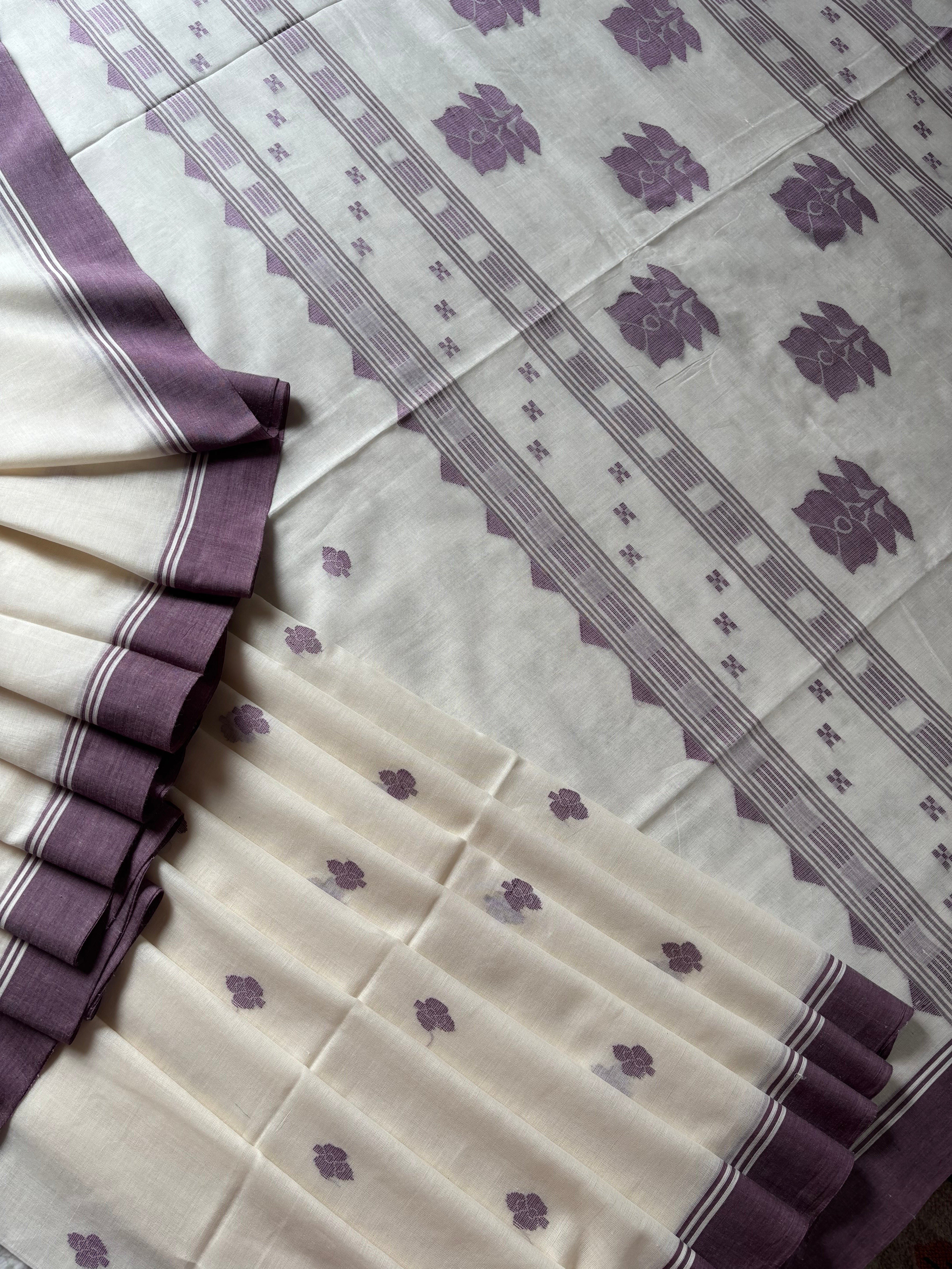 Handwoven Offwhite Mauve Colour Cotton Jamdani Saree
