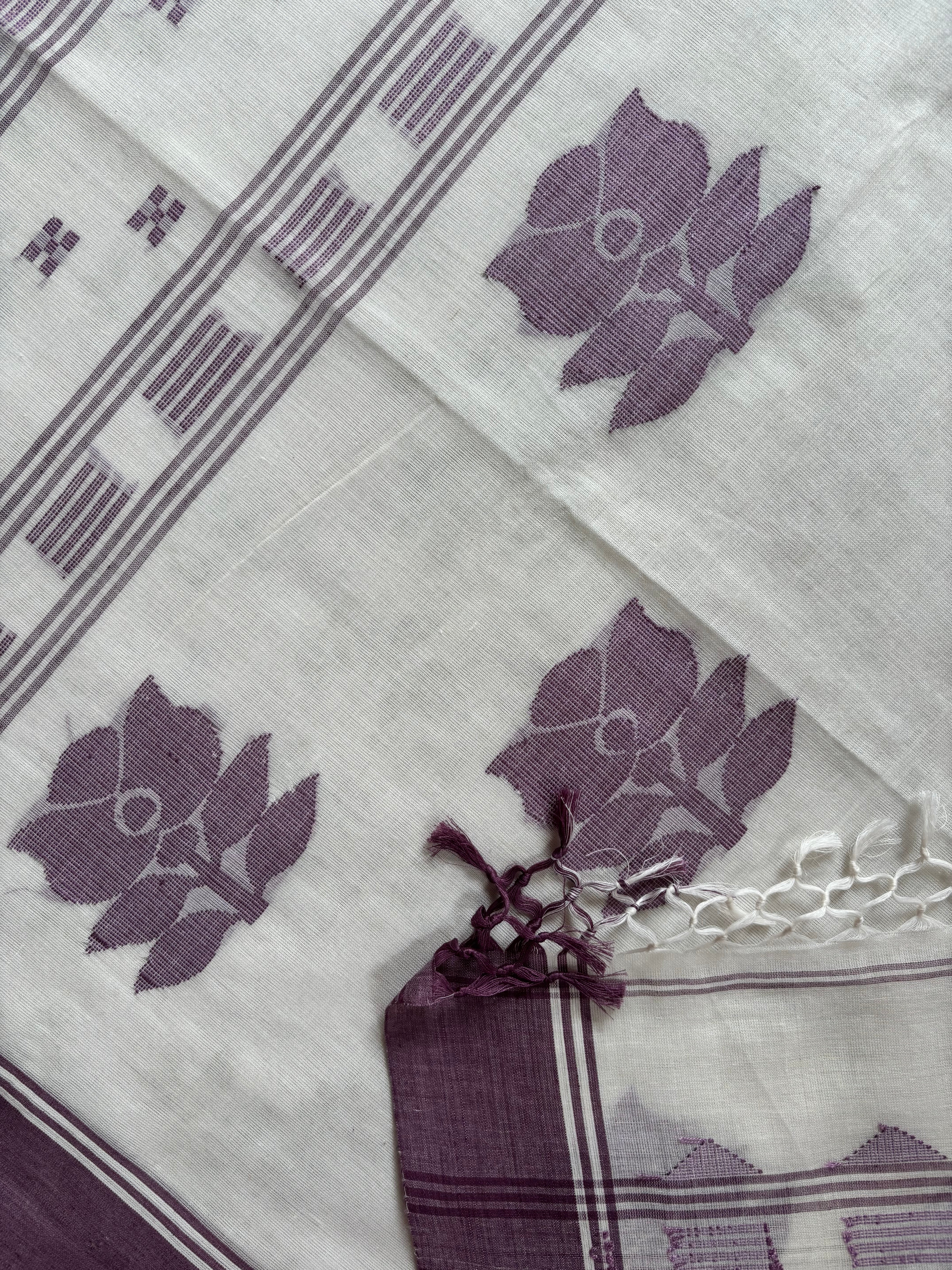 Handwoven Offwhite Mauve Colour Cotton Jamdani Saree