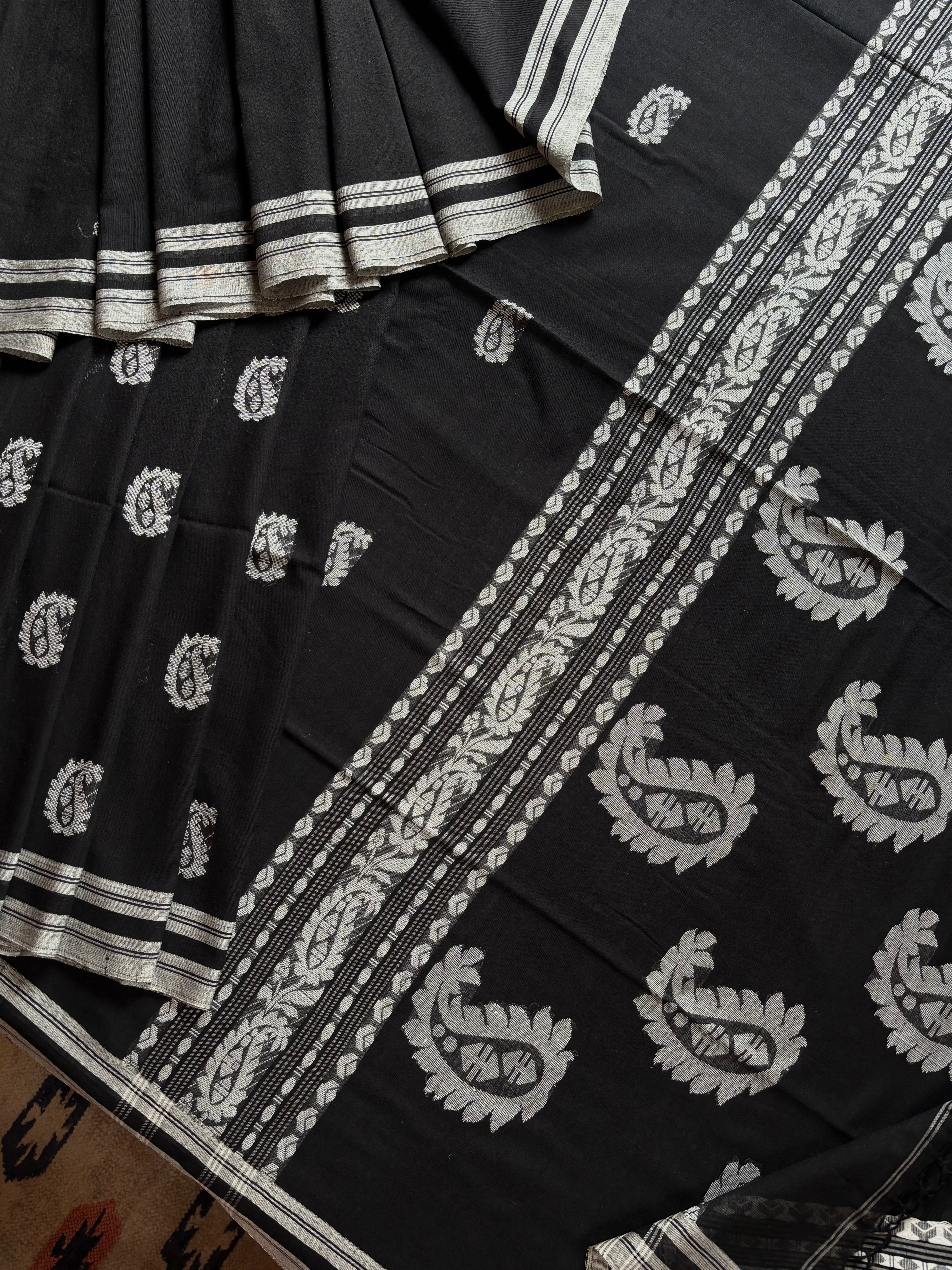 Handwoven Black White Cotton Jamdani Saree
