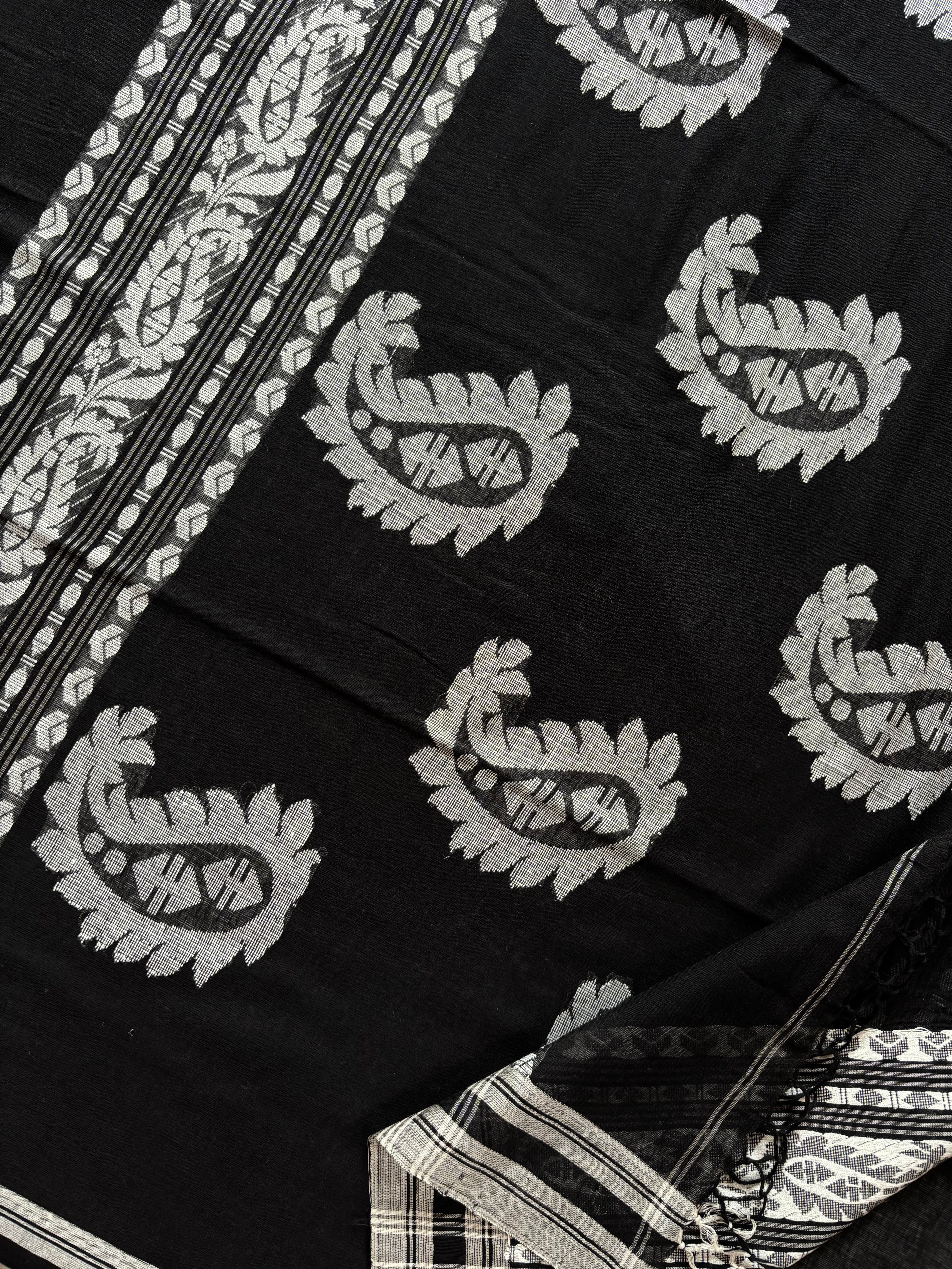 Handwoven Black White Cotton Jamdani Saree