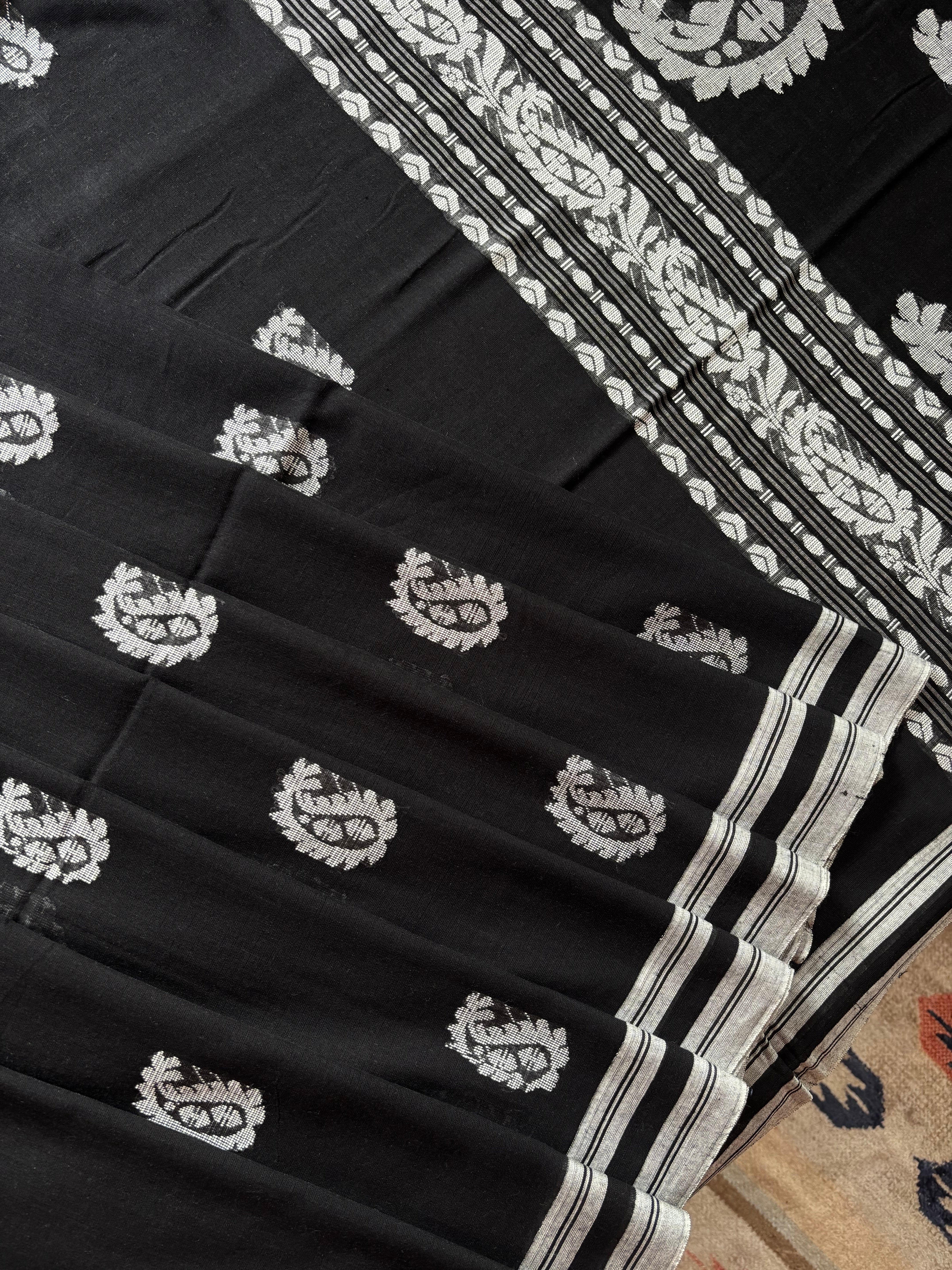 Handwoven Black White Cotton Jamdani Saree