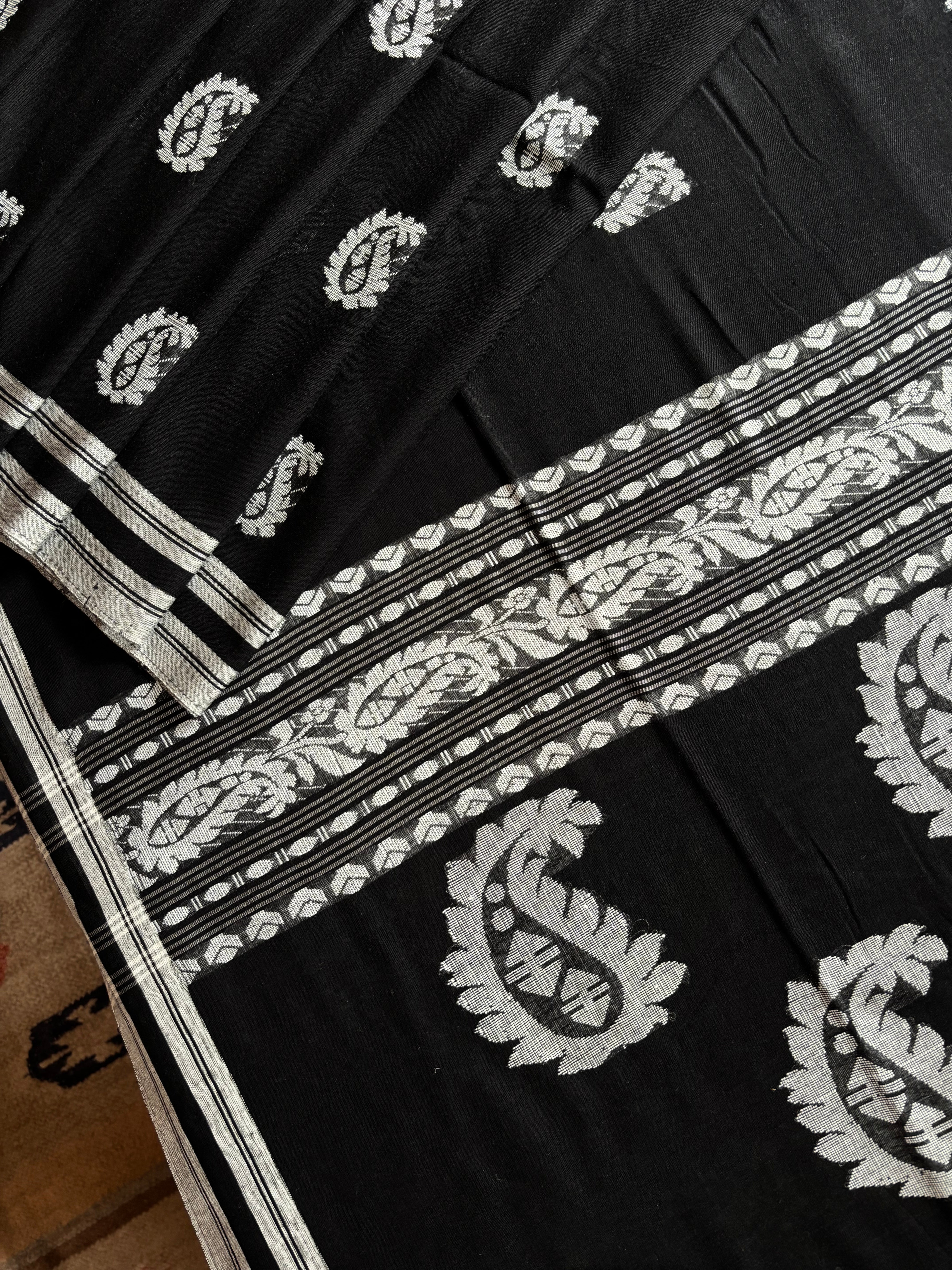 Handwoven Black White Cotton Jamdani Saree