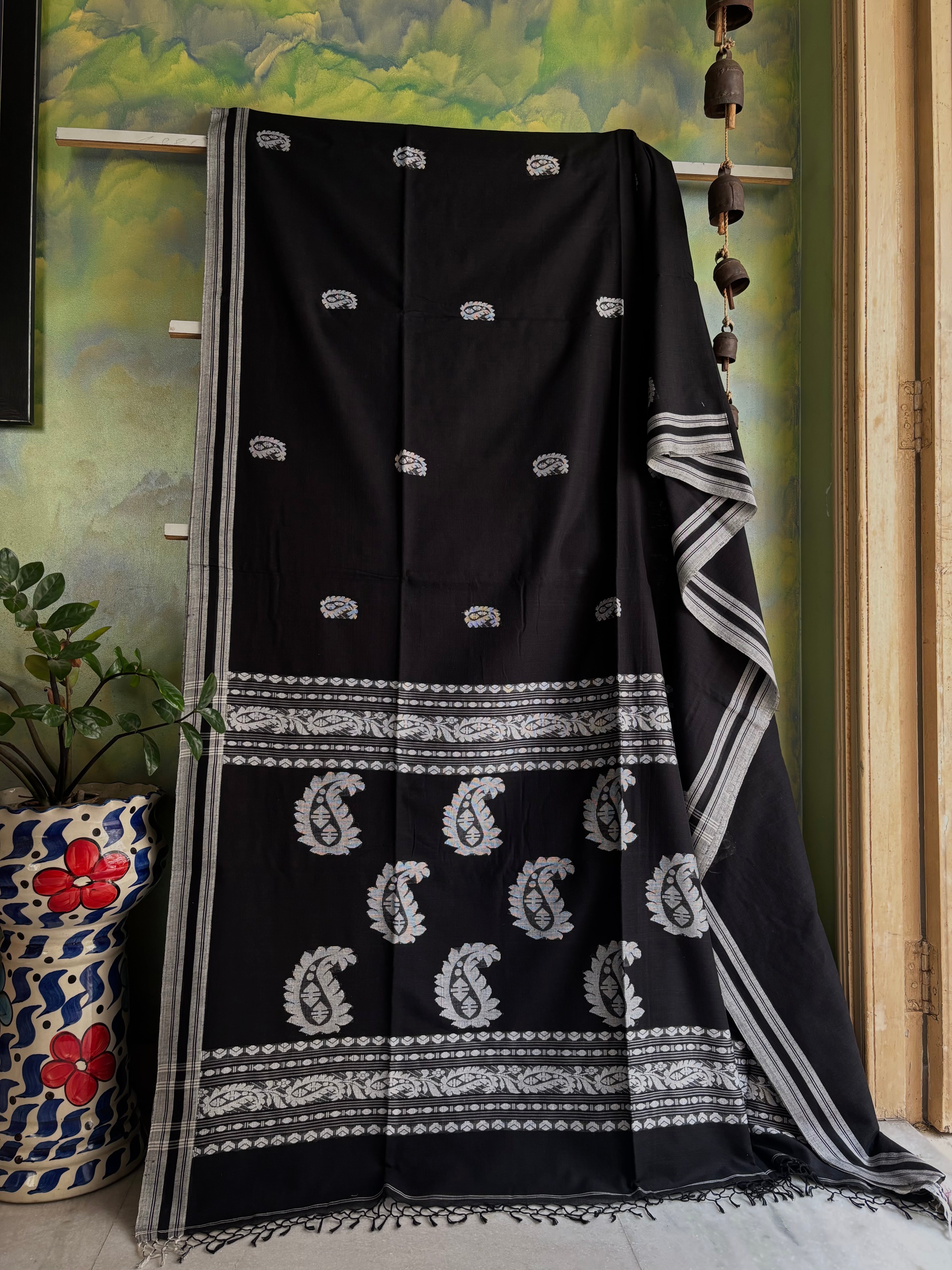 Handwoven Black White Cotton Jamdani Saree
