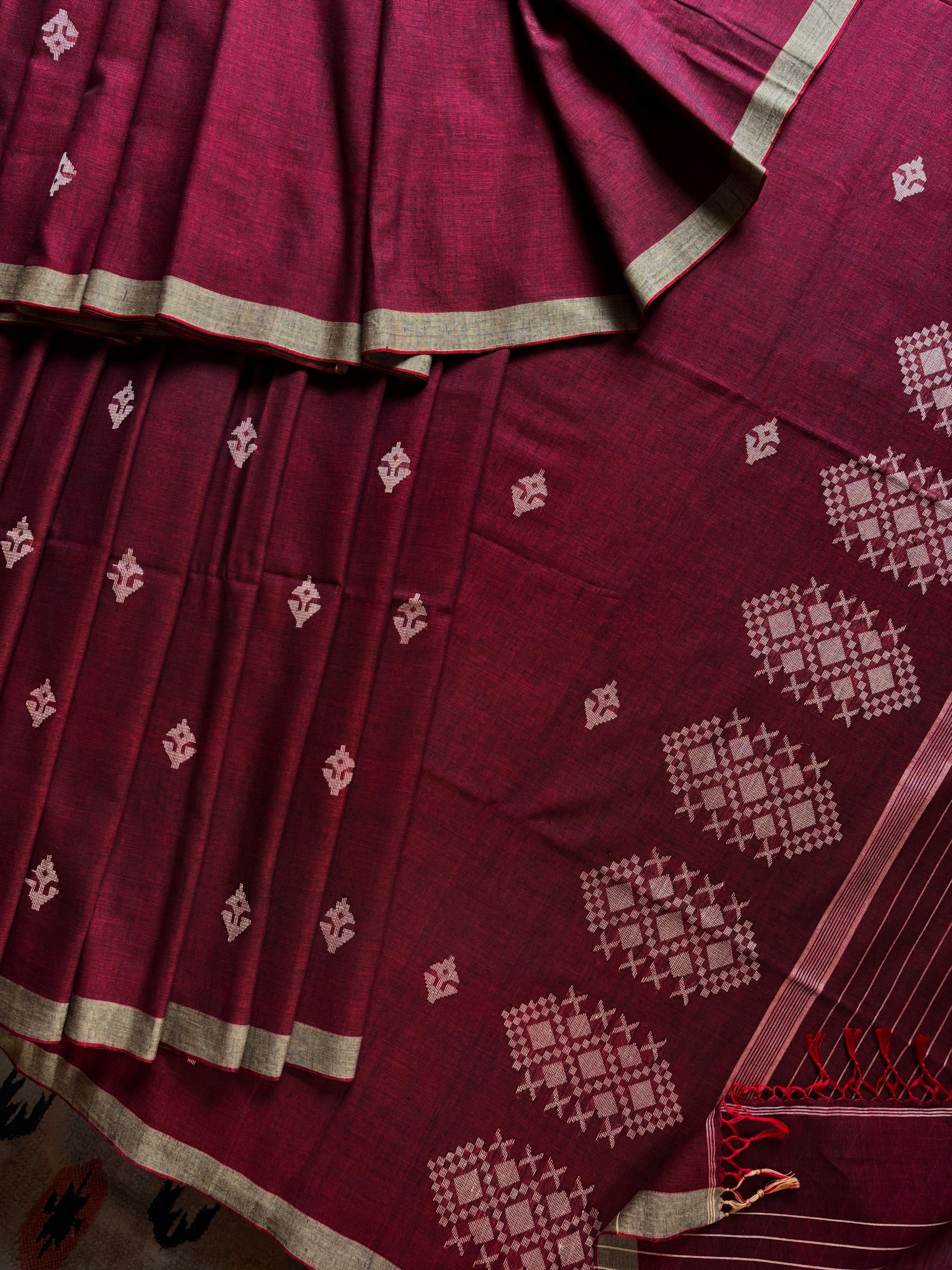 Handwoven Maroon Beige Cotton Jamdani Saree