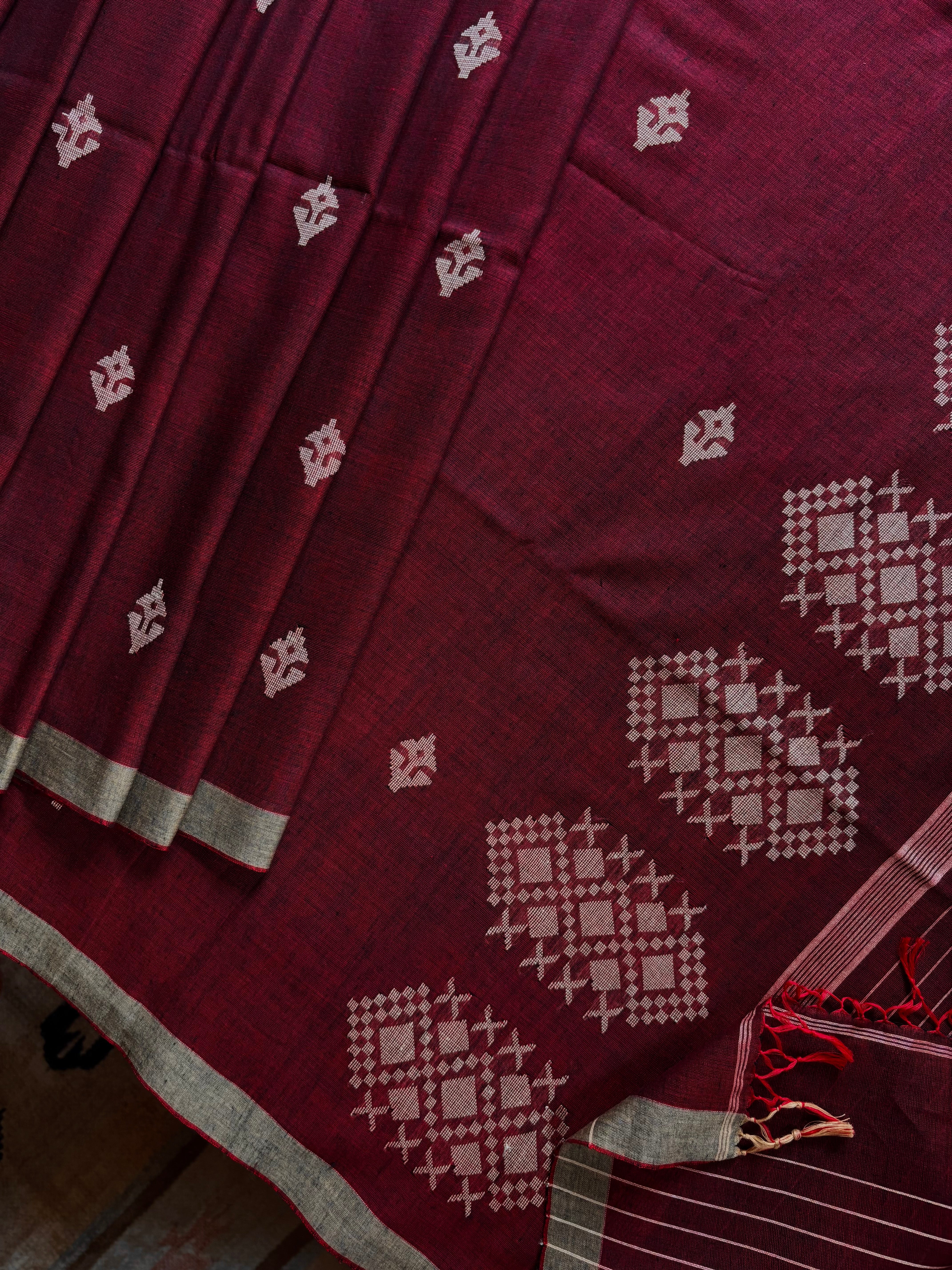 Handwoven Maroon Beige Cotton Jamdani Saree