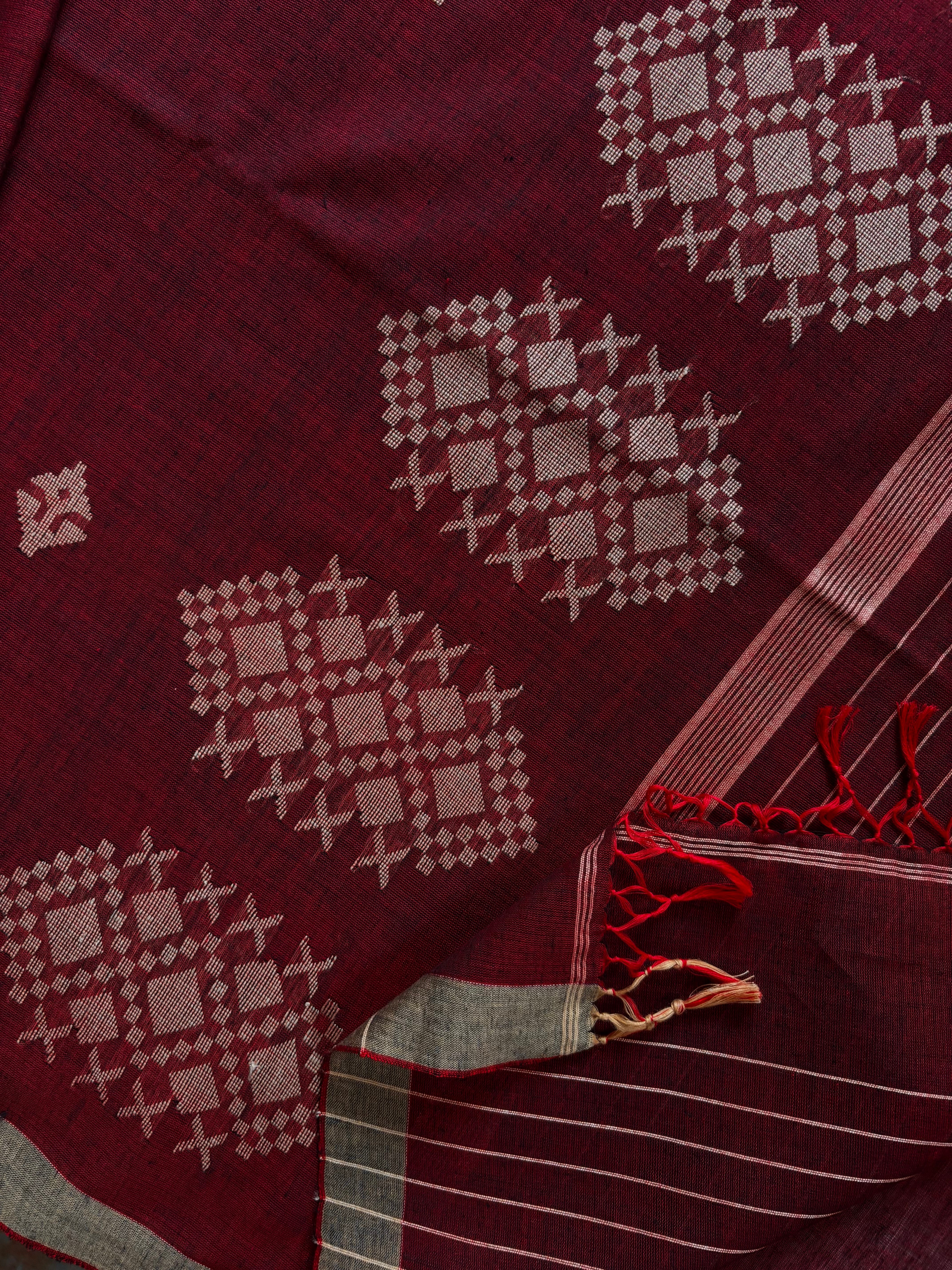 Handwoven Maroon Beige Cotton Jamdani Saree