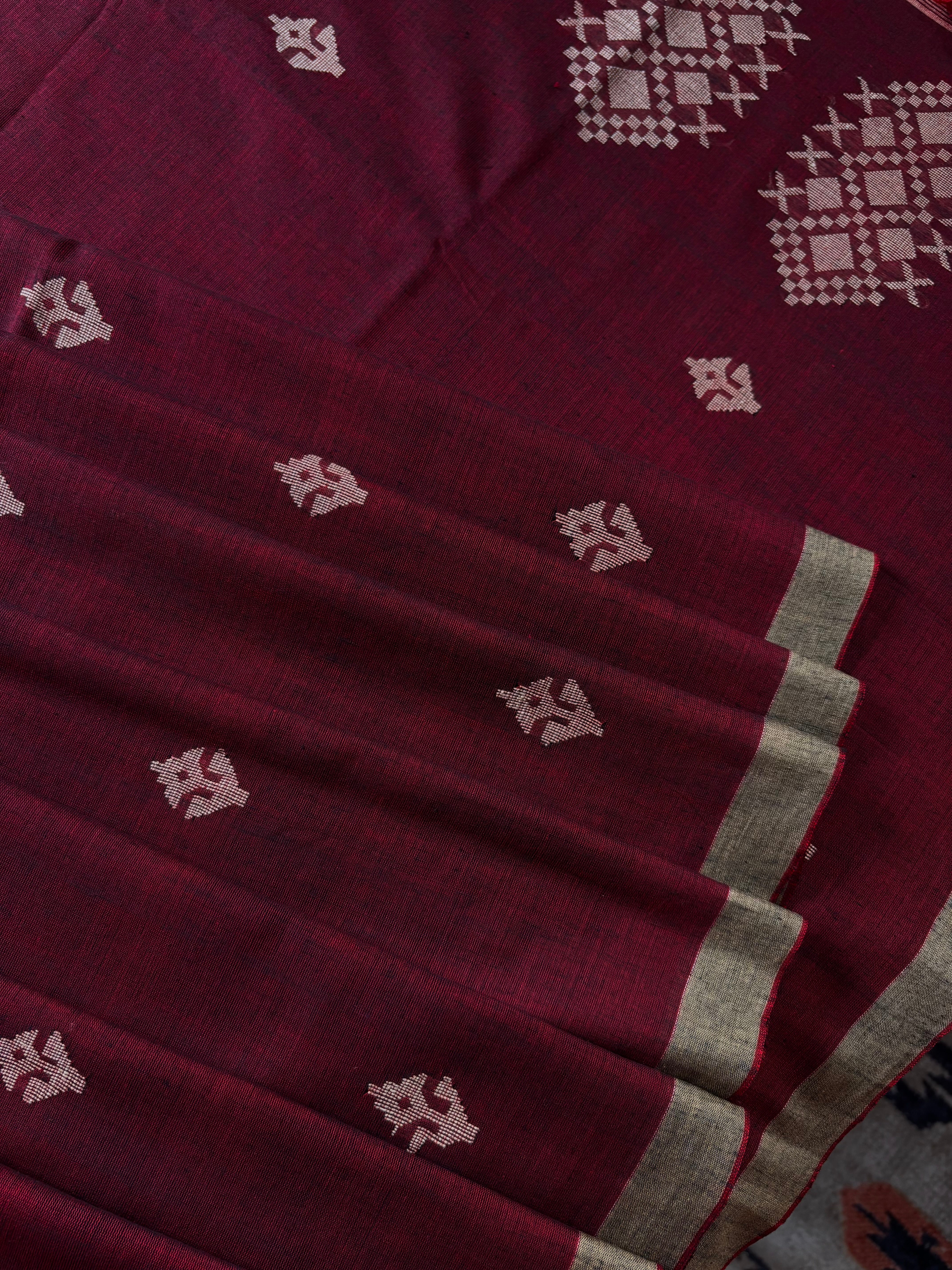 Handwoven Maroon Beige Cotton Jamdani Saree