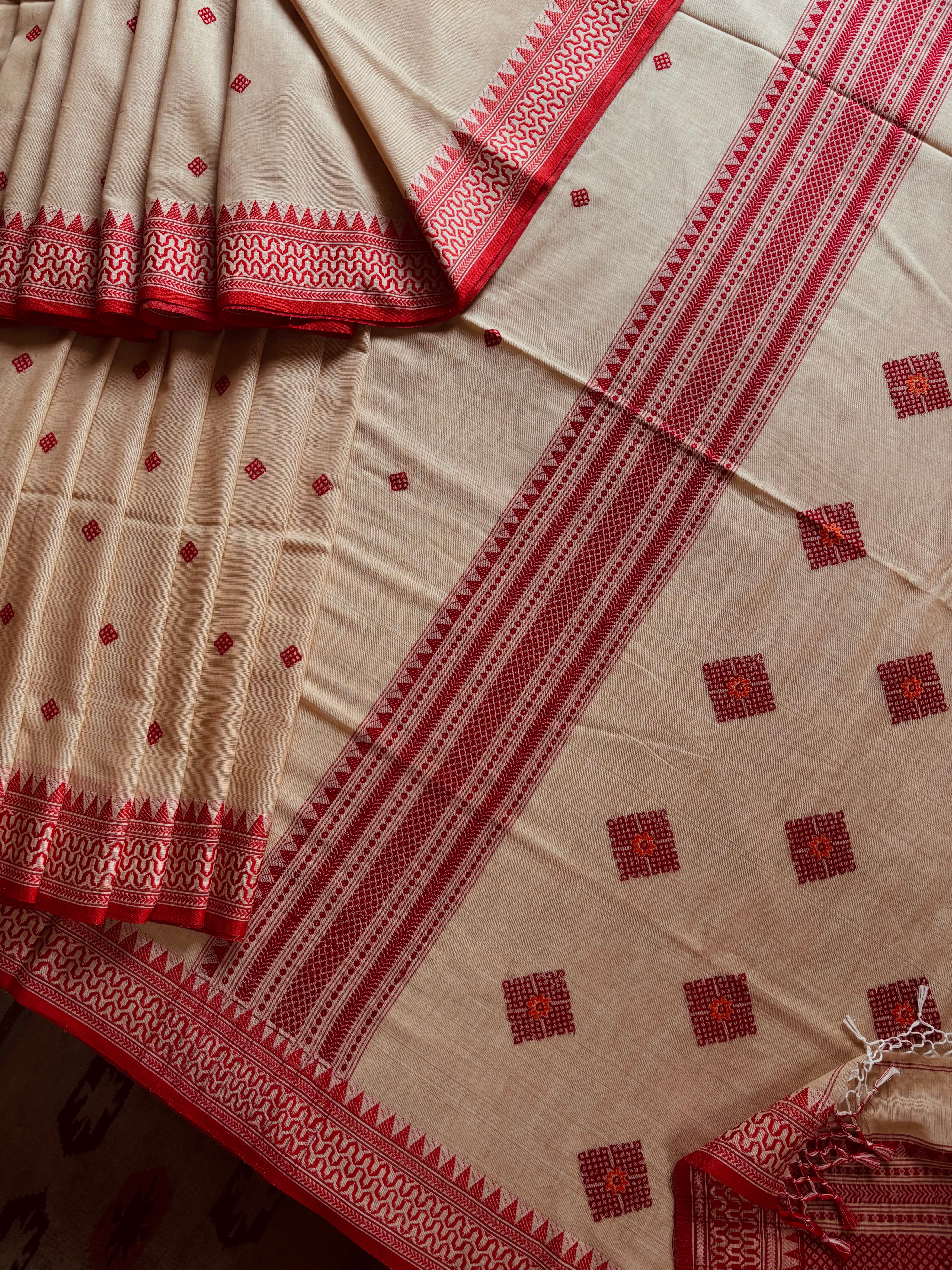 Handwoven Beige Red Phulia Cotton Saree
