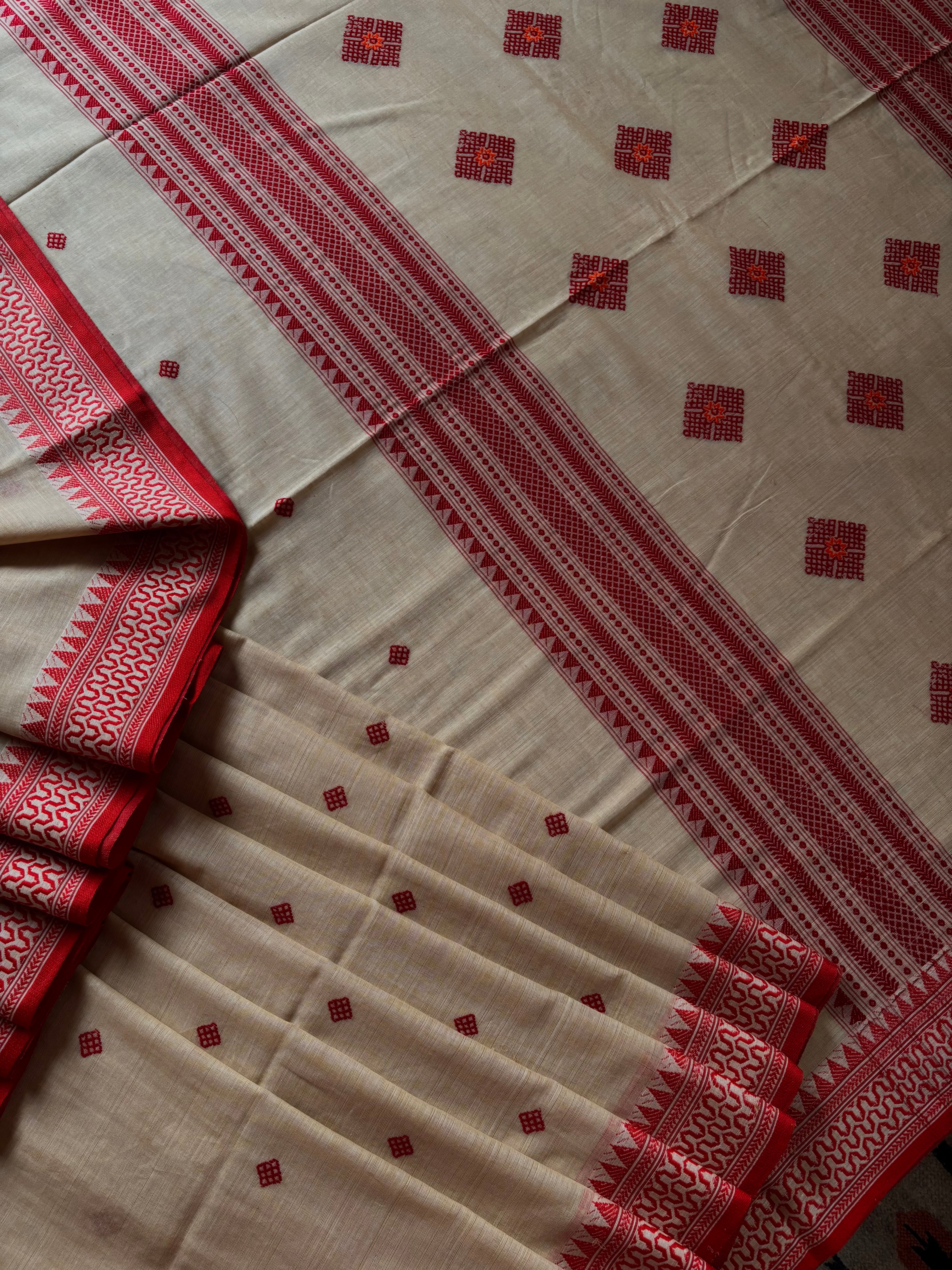 Handwoven Beige Red Phulia Cotton Saree