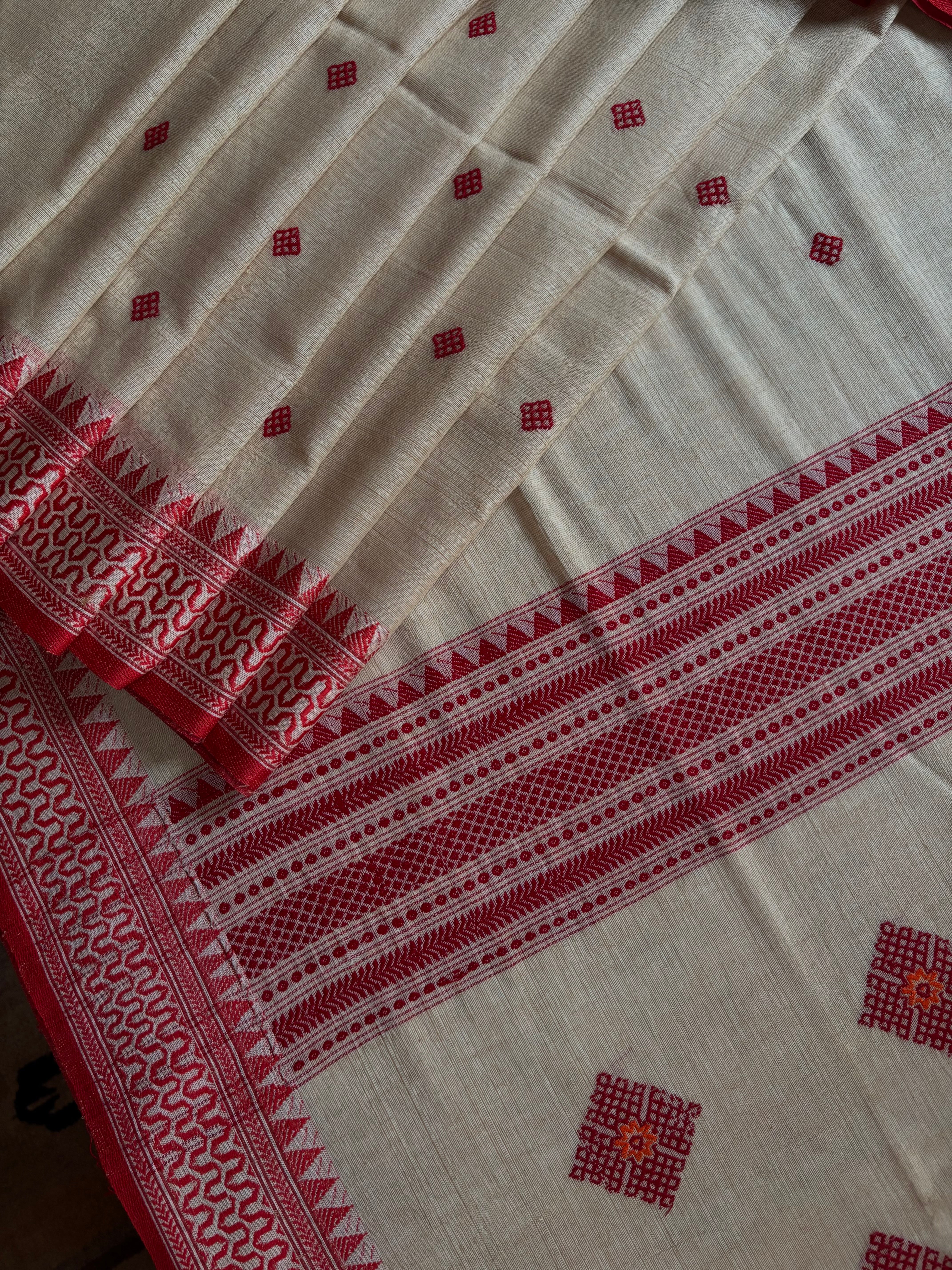 Handwoven Beige Red Phulia Cotton Saree