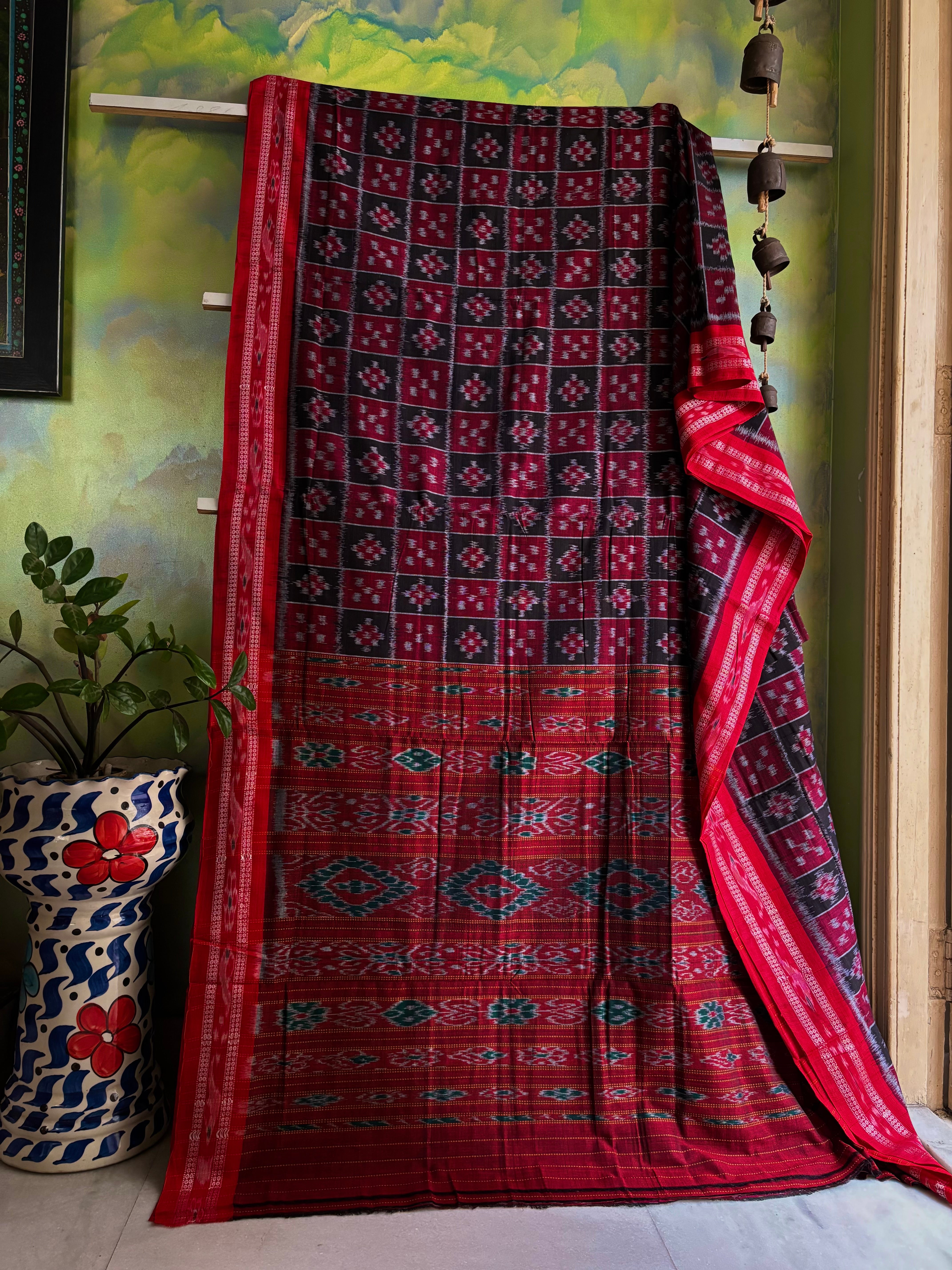 Handwoven Black Maroon Odisha Ikkat Cotton Pasapalli Saree