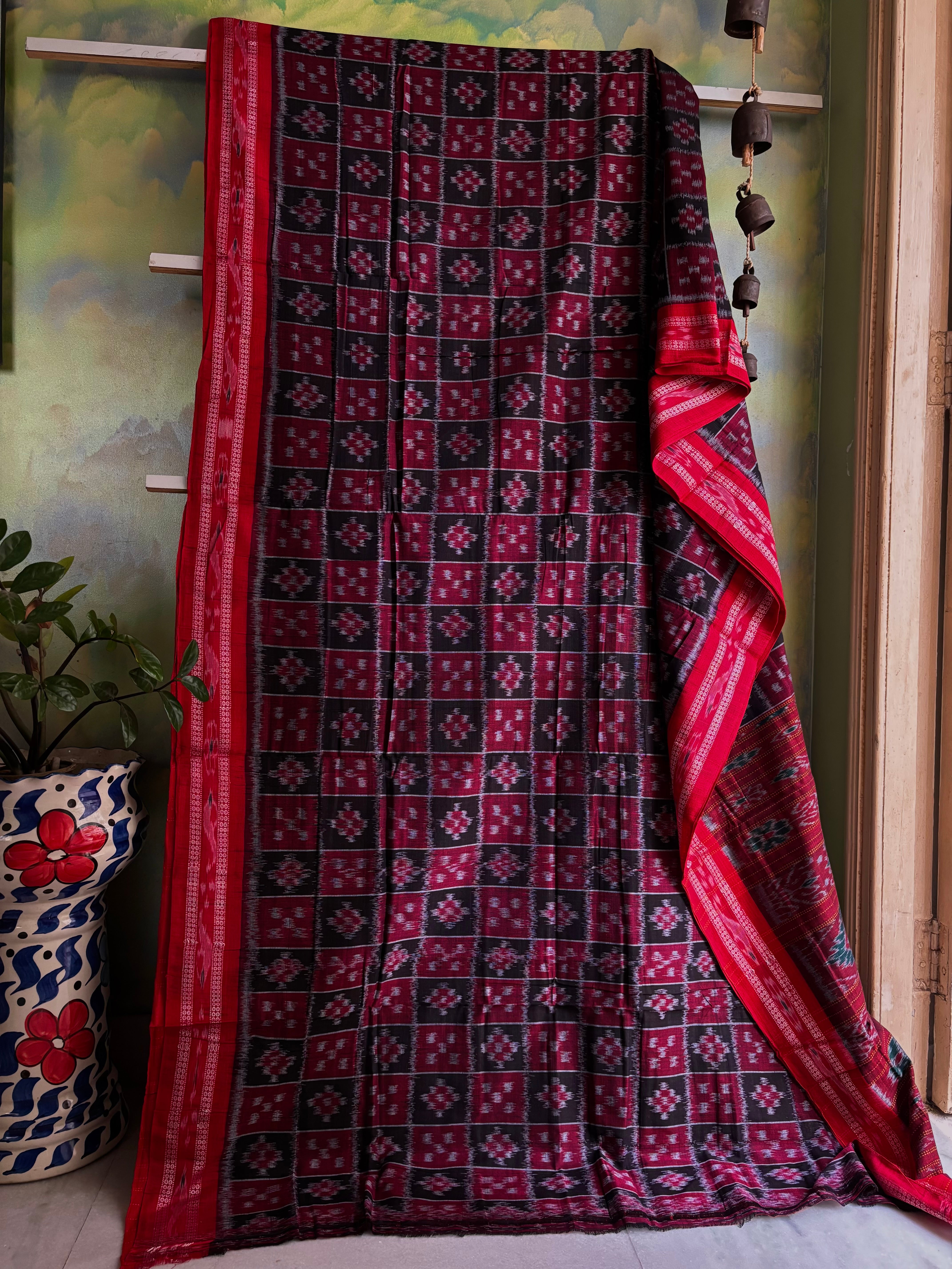 Handwoven Black Maroon Odisha Ikkat Cotton Pasapalli Saree
