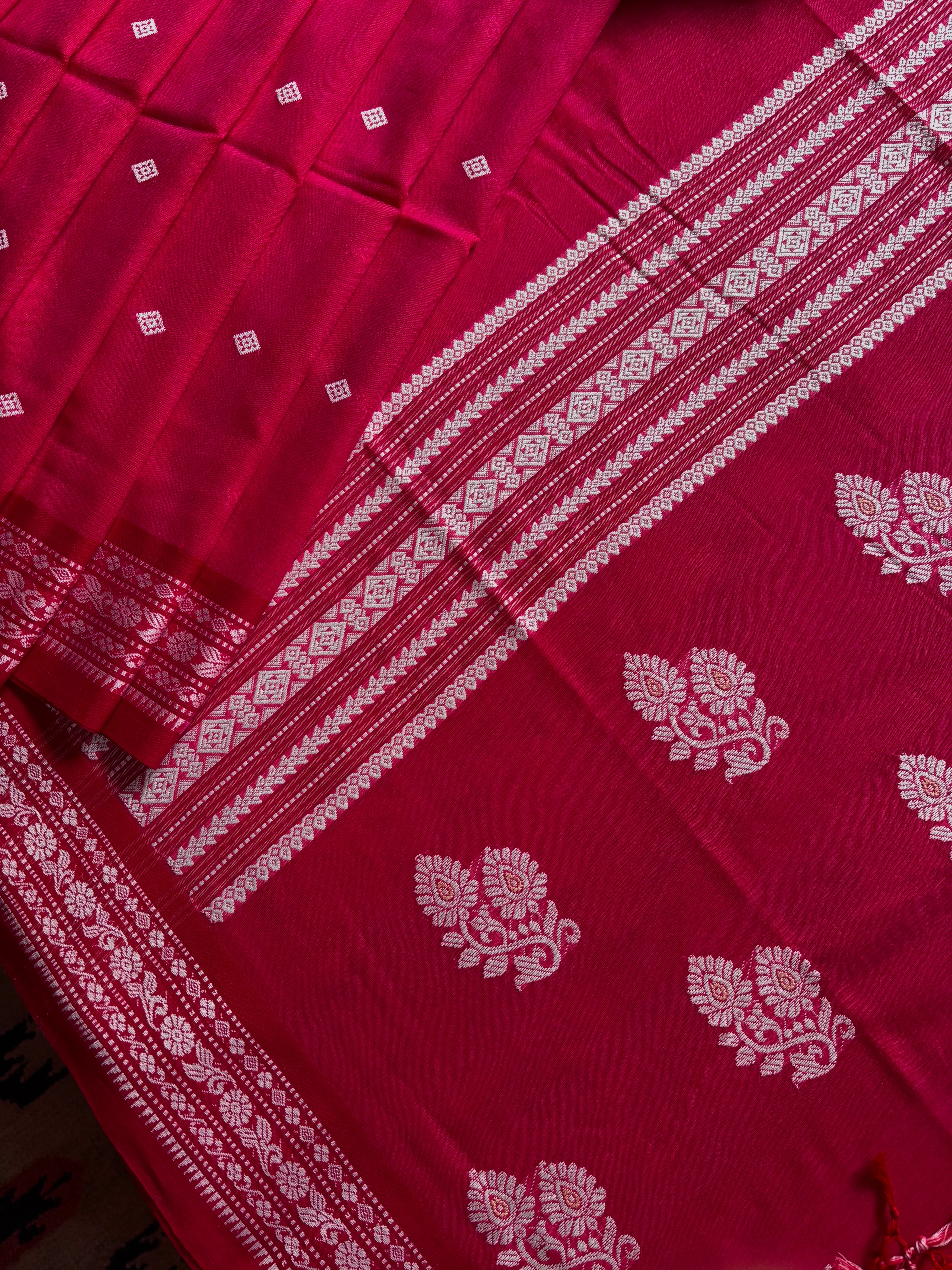 Handwoven Pink Red Dual Toned Phulia Cotton Saree