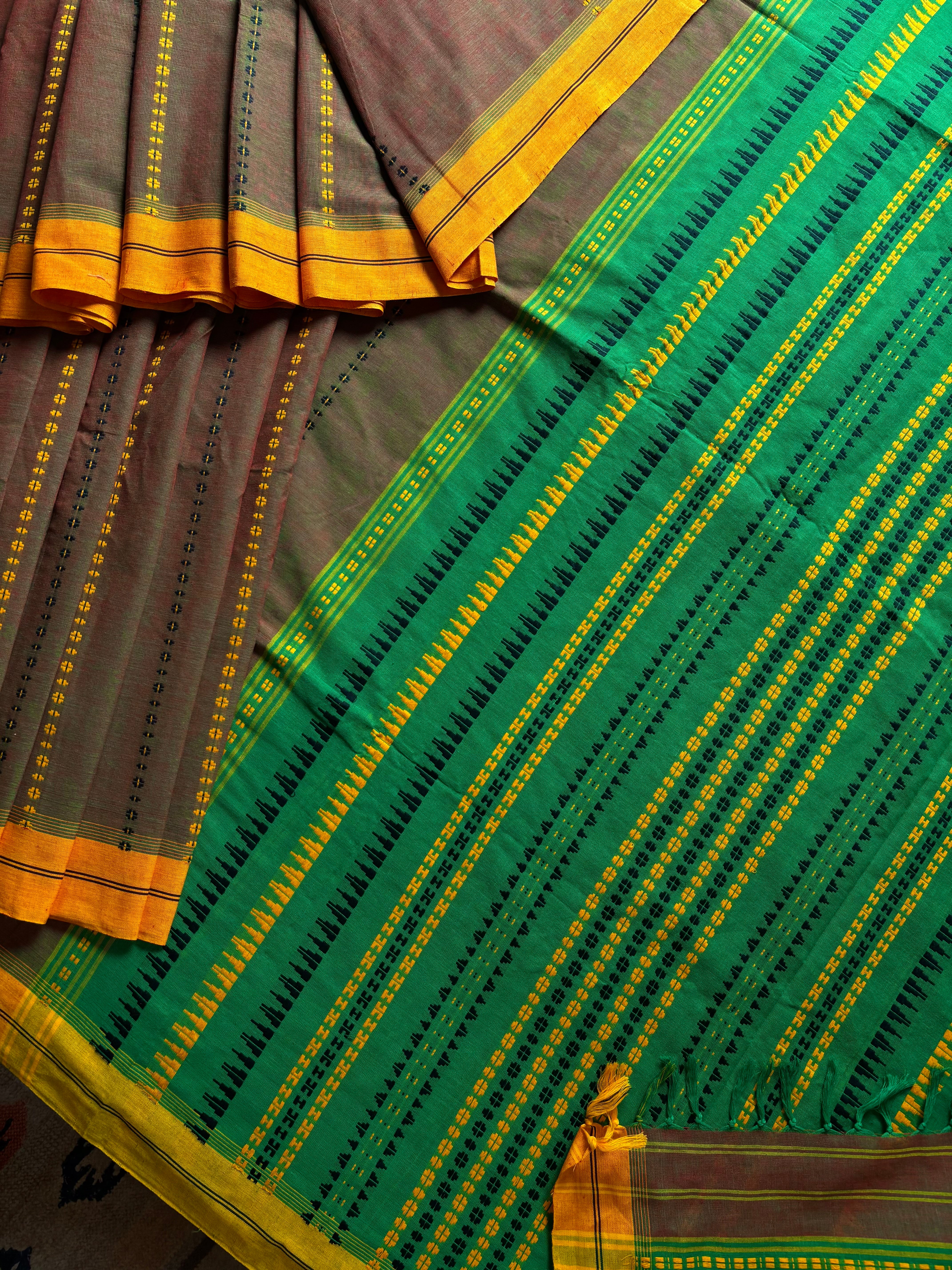 Handwoven Red Green Dual Tomed Begampuri Cotton Saree