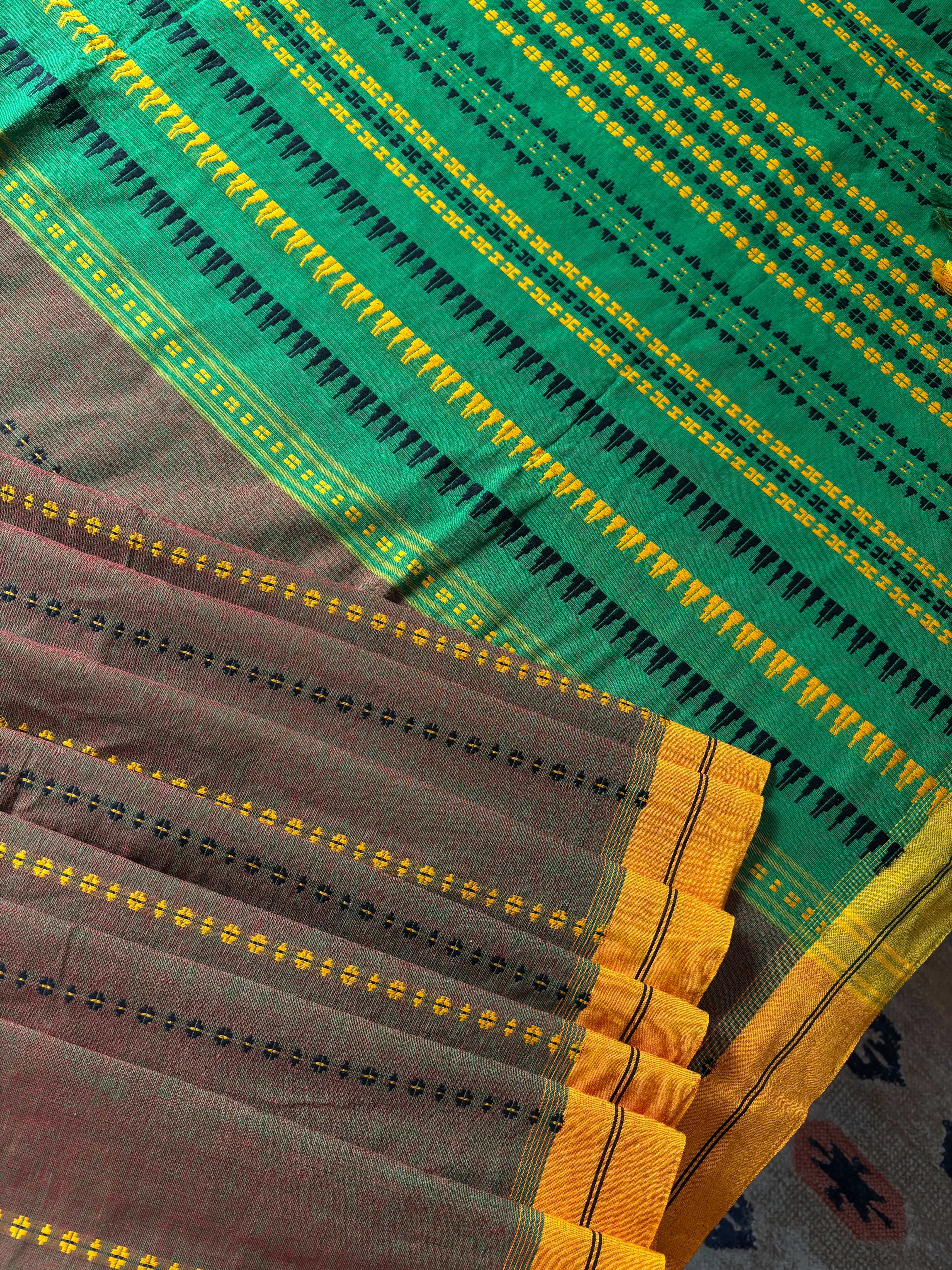 Handwoven Red Green Dual Tomed Begampuri Cotton Saree