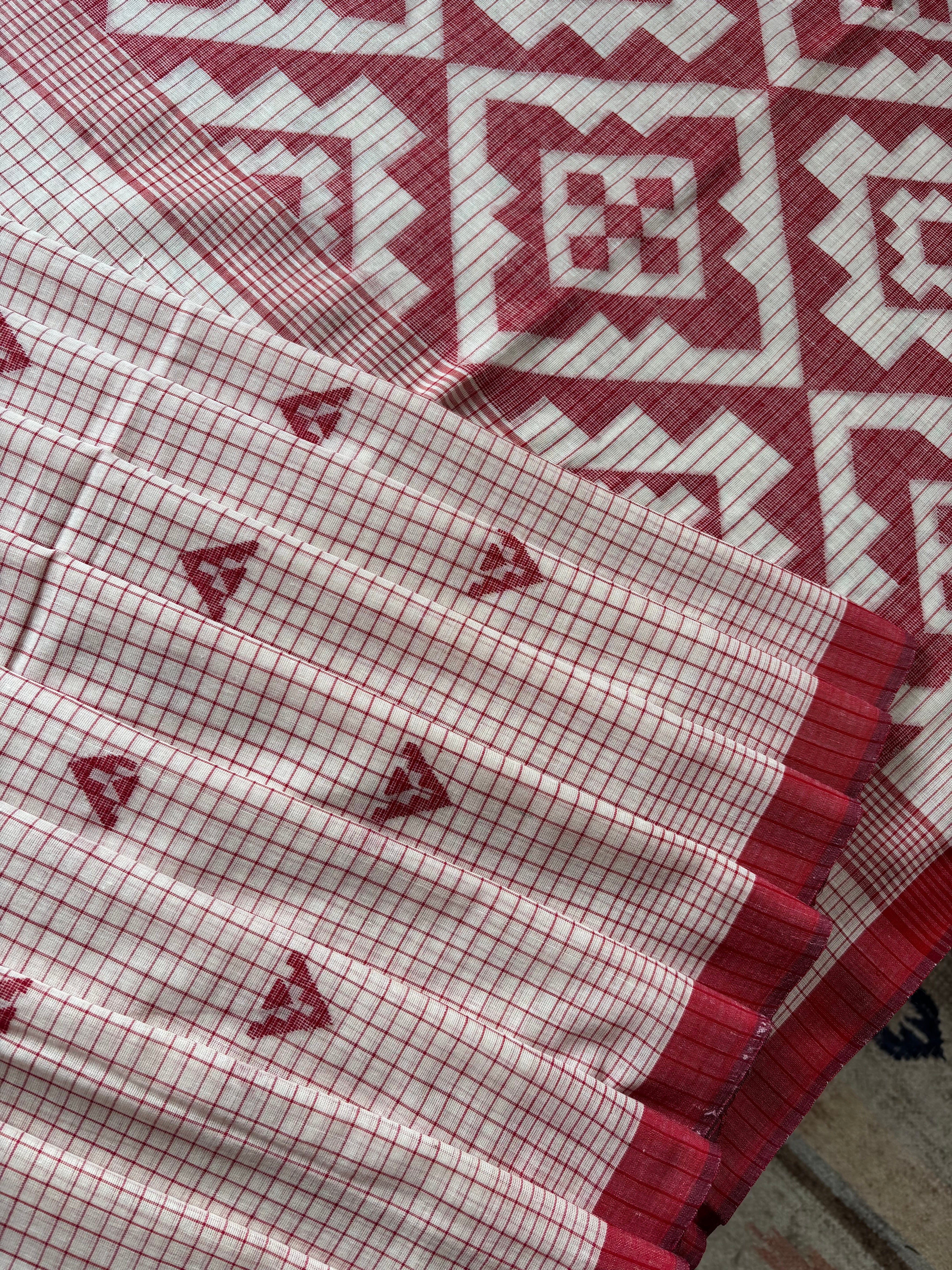 Handwoven White Red Cotton Jamdani Saree