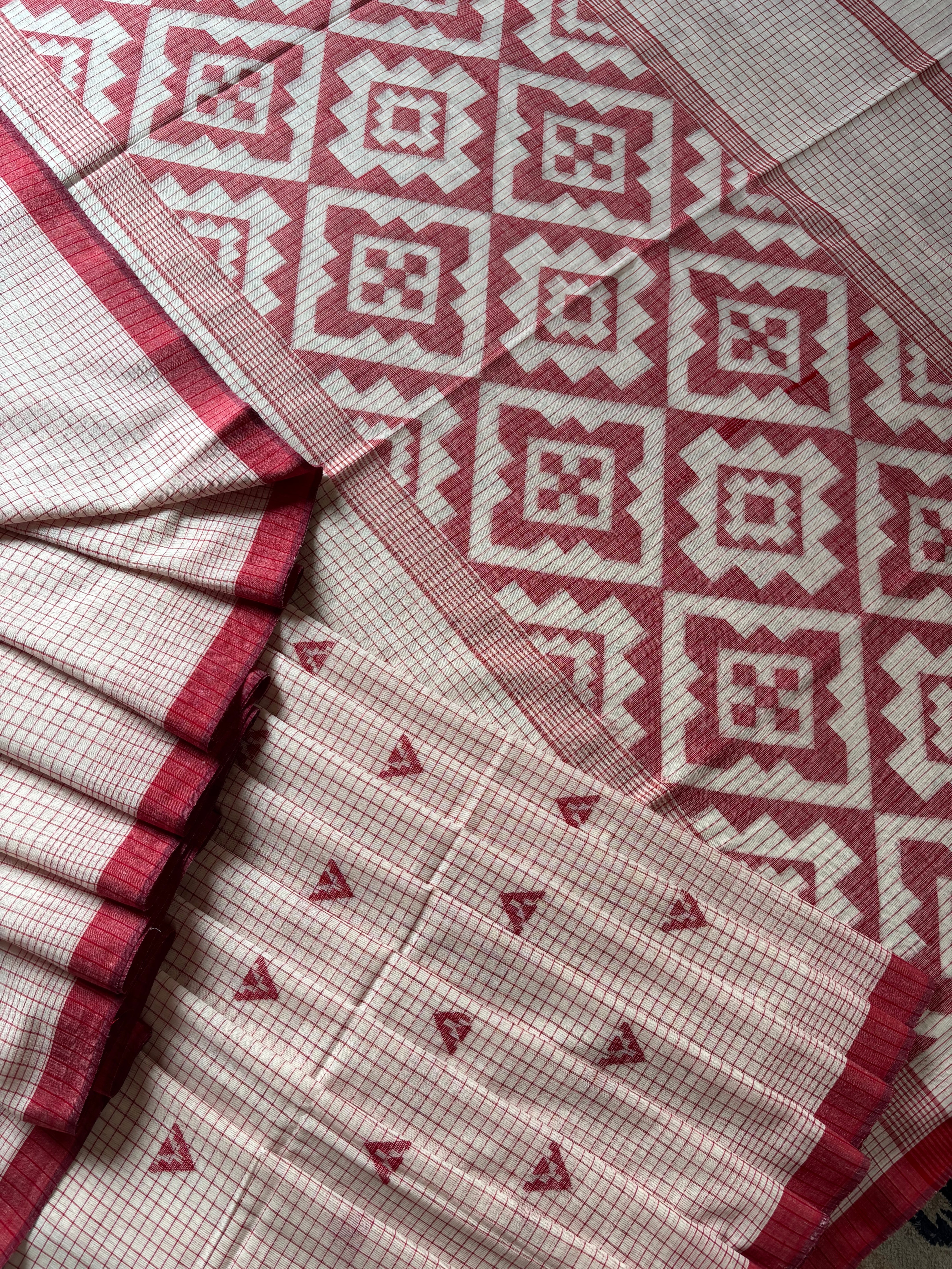 Handwoven White Red Cotton Jamdani Saree