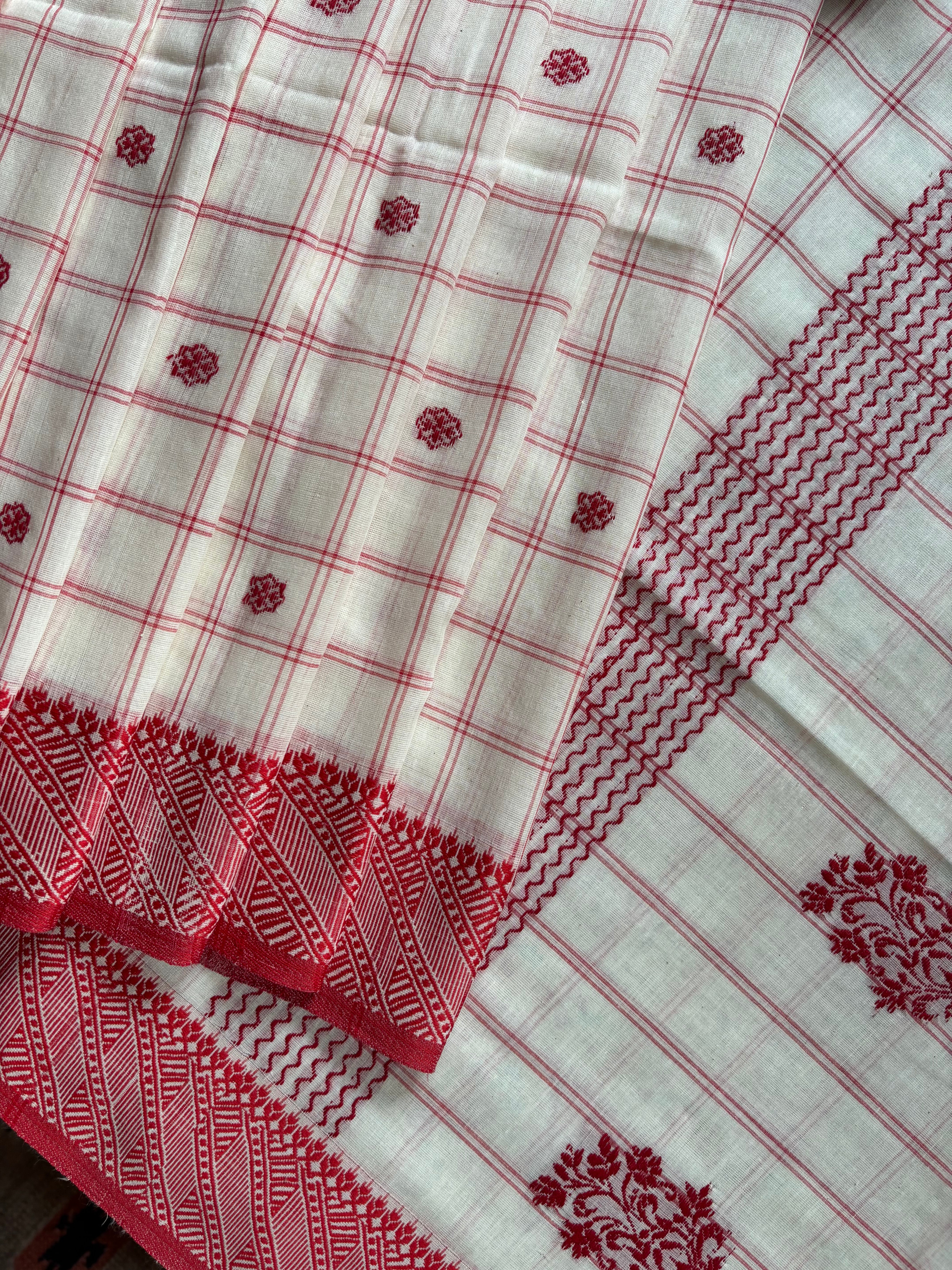 Handwoven Offwhite Red Phulia Cotton Saree