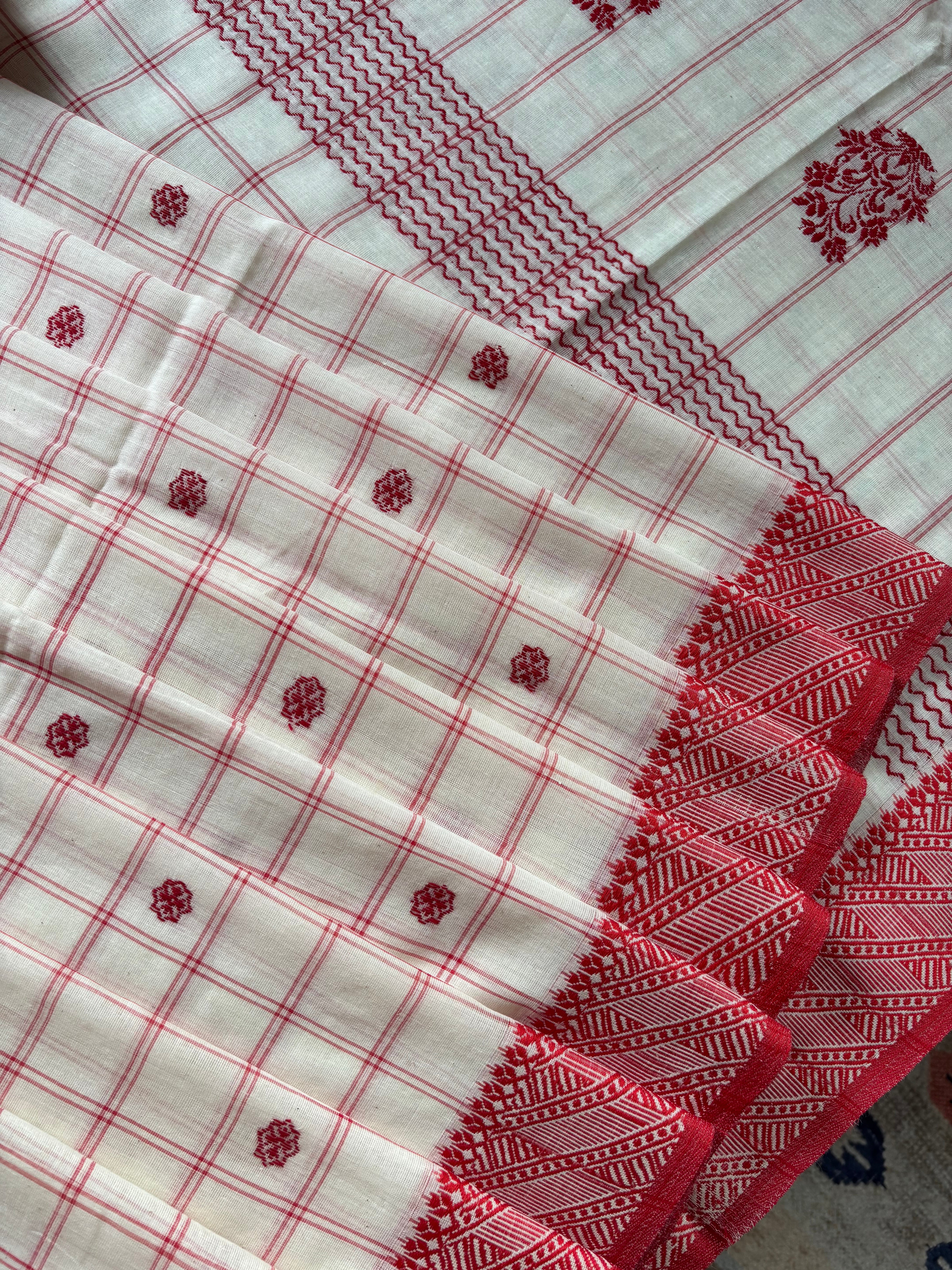 Handwoven Offwhite Red Phulia Cotton Saree