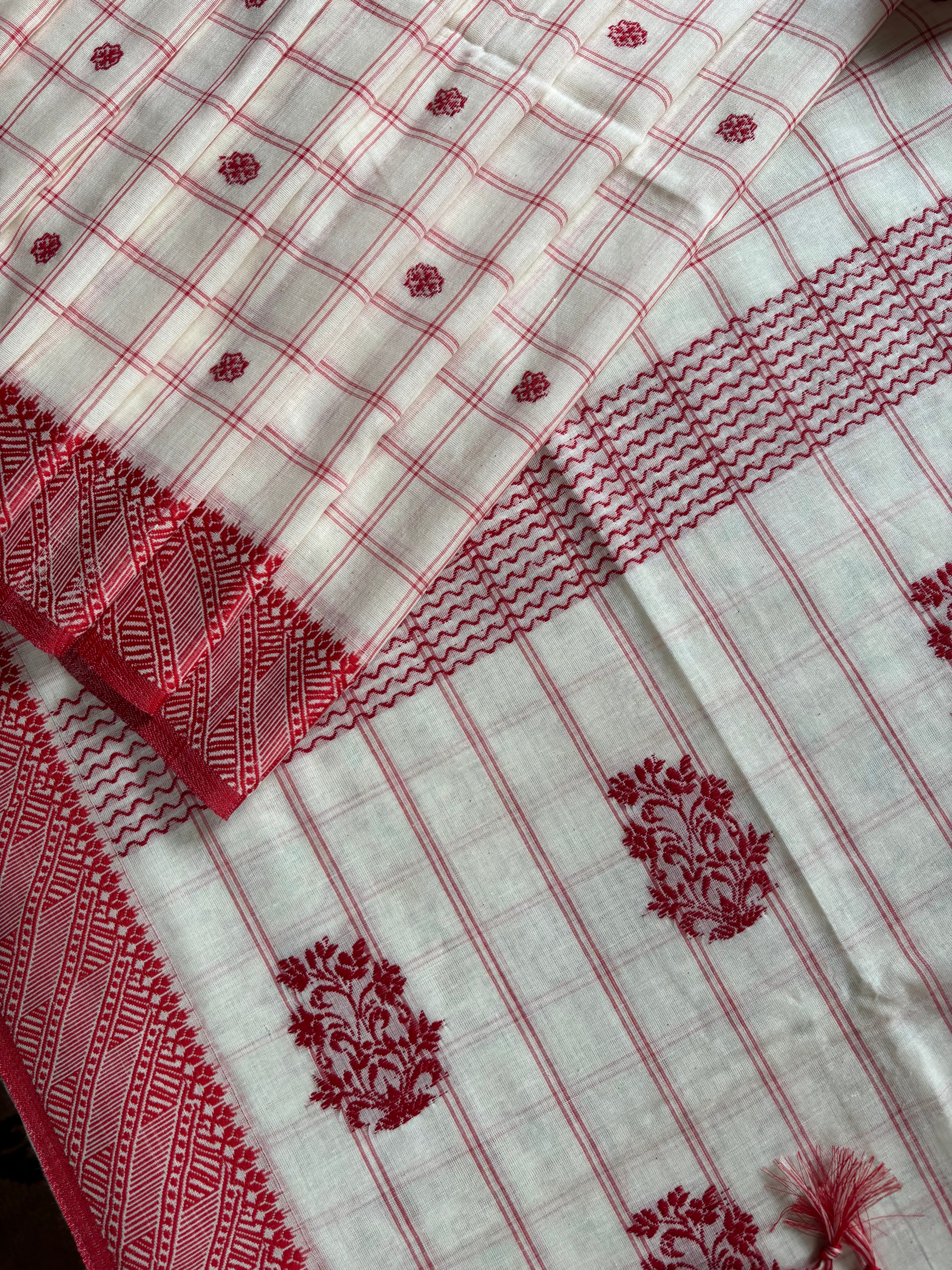 Handwoven Offwhite Red Phulia Cotton Saree