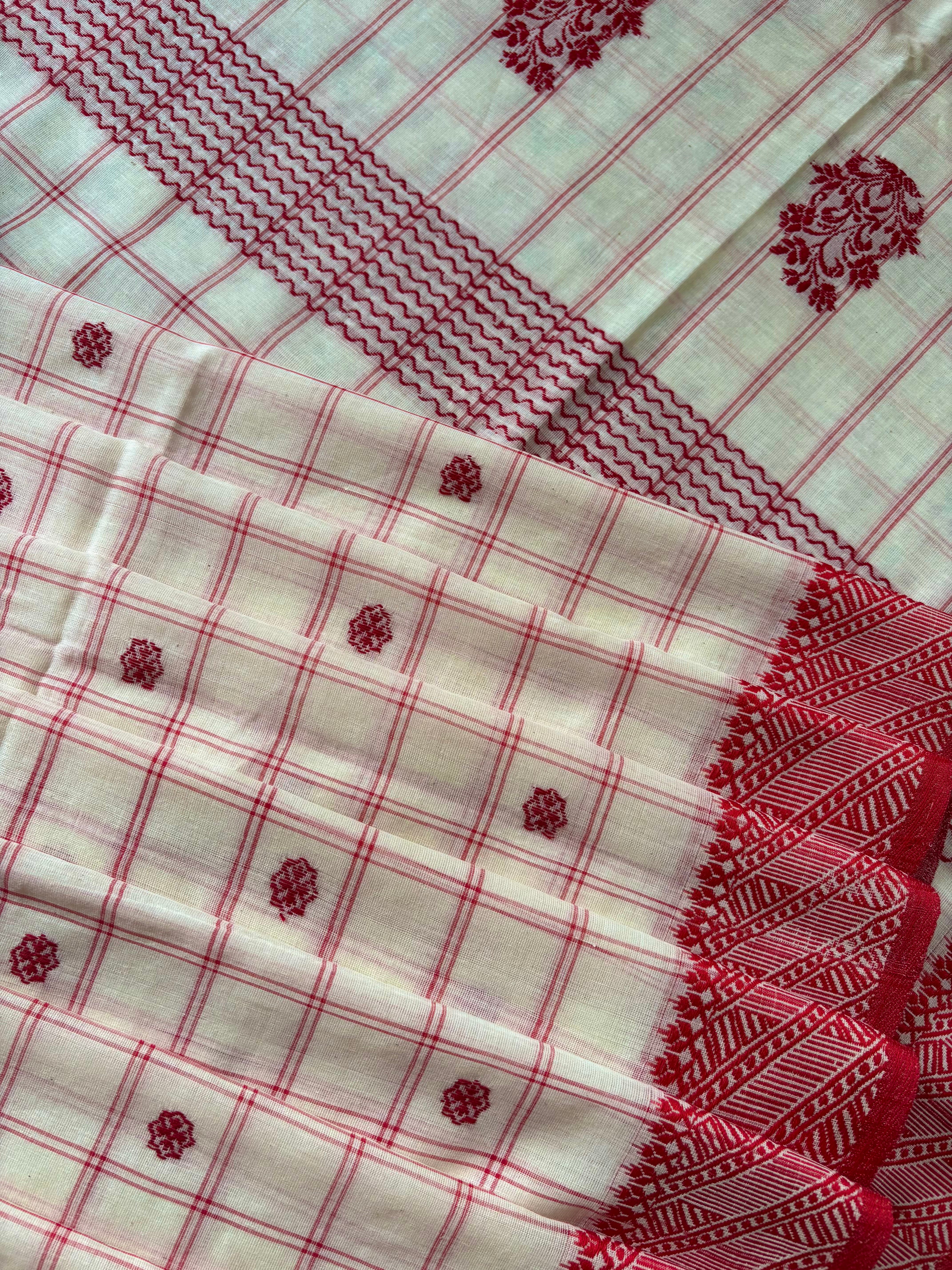 Handwoven Offwhite Red Phulia Cotton Saree