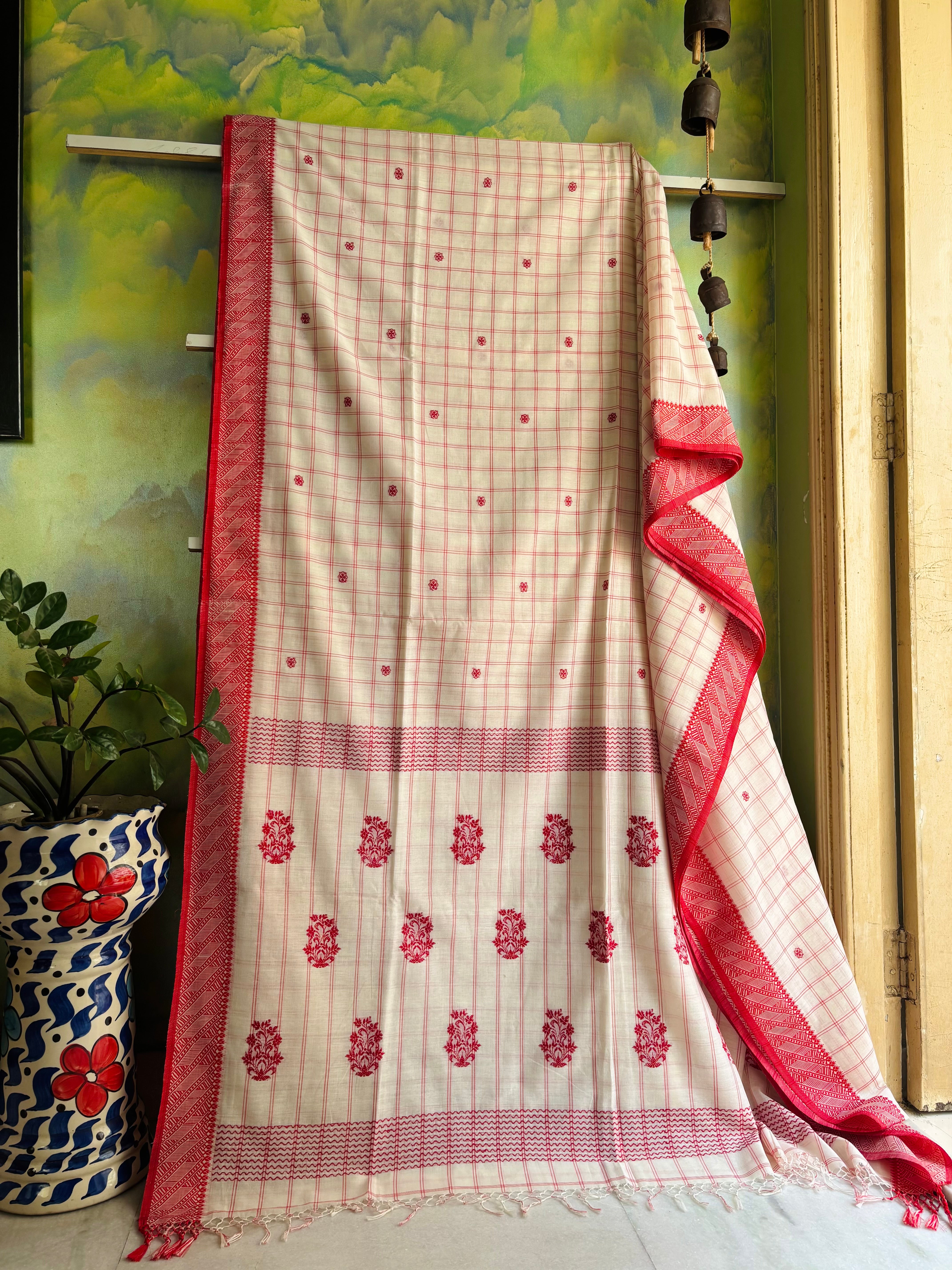 Handwoven Offwhite Red Phulia Cotton Saree