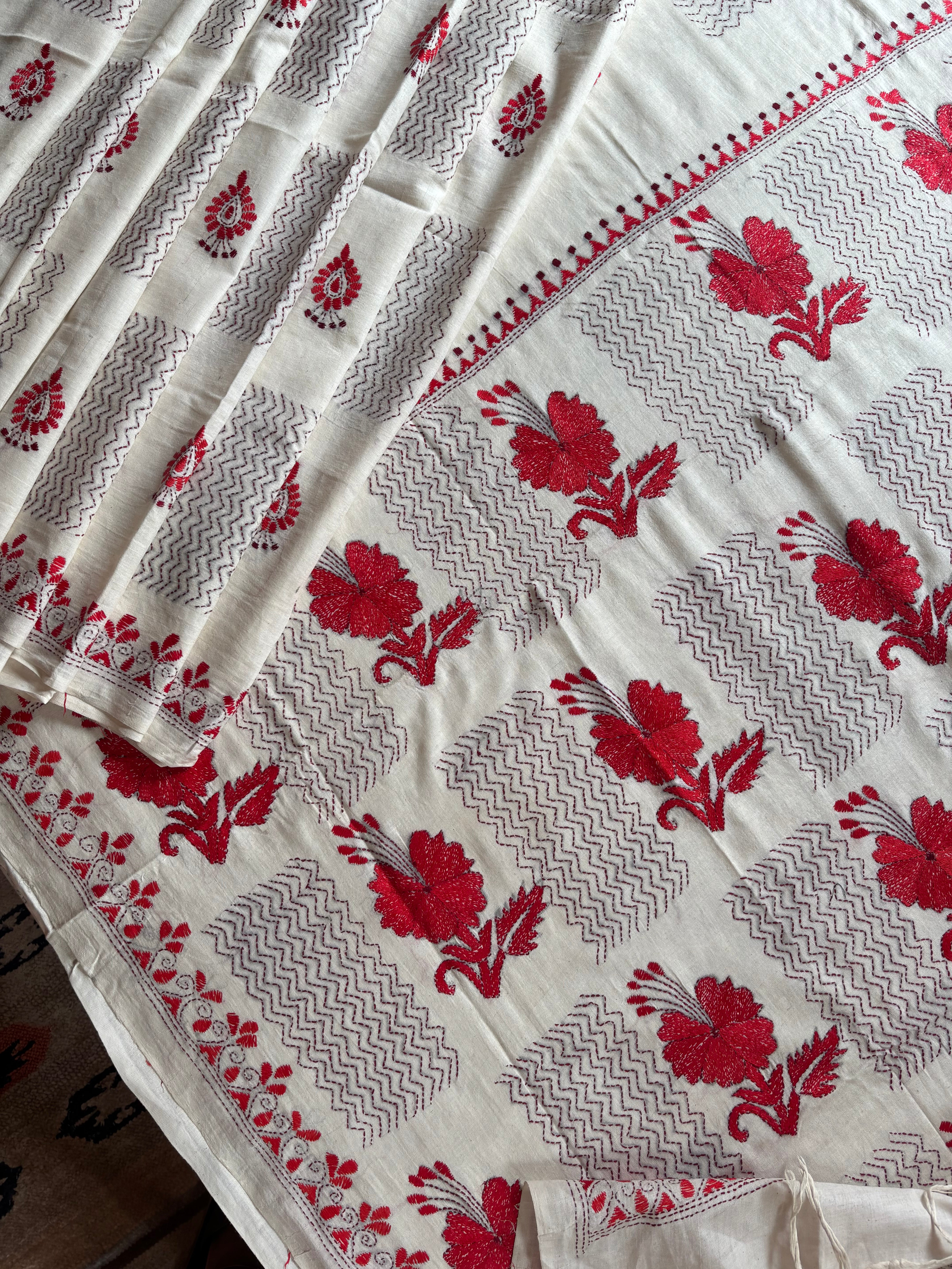 Handmade Offwhite Red Cotton Kantha Saree