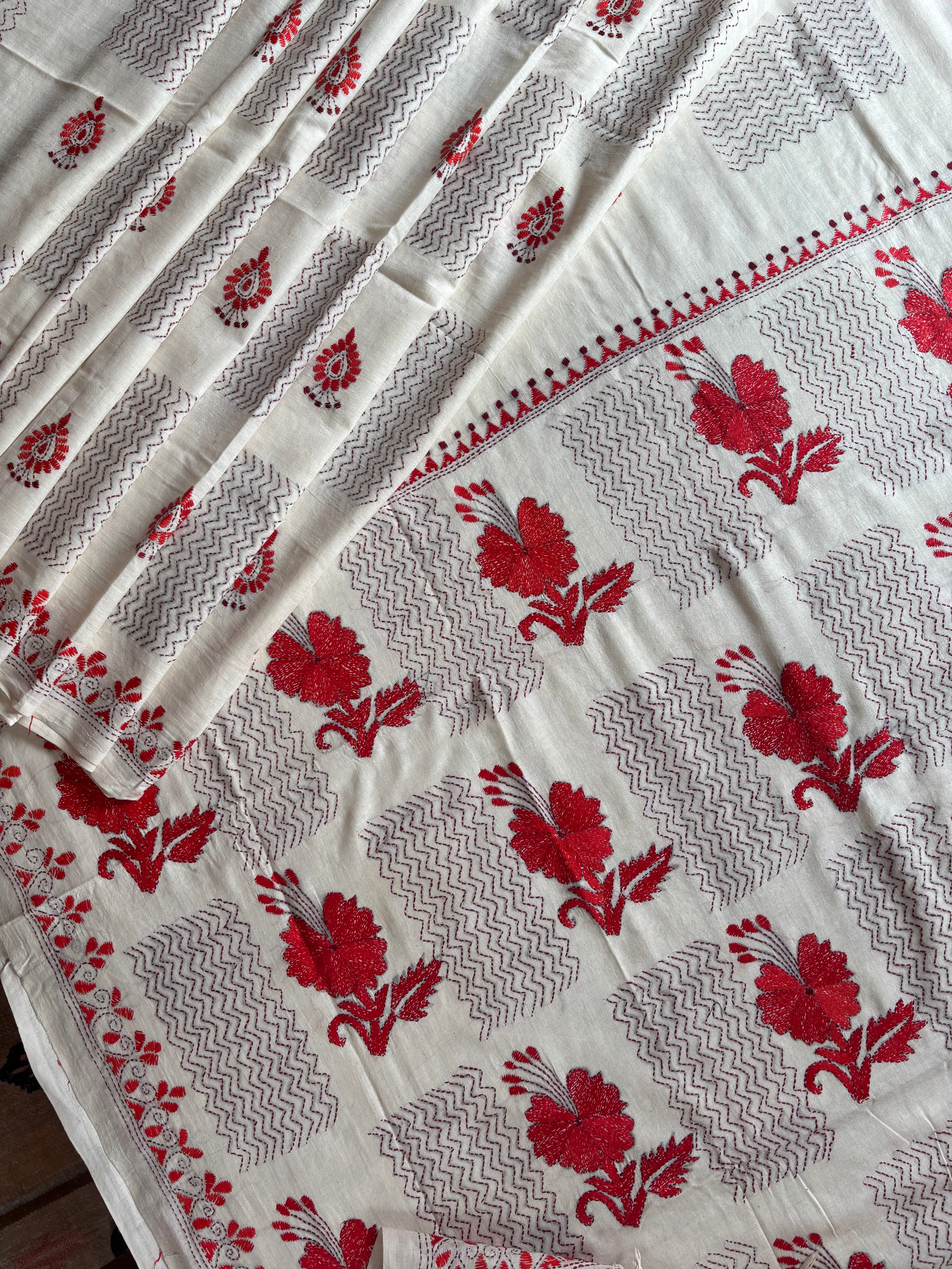 Handmade Offwhite Red Cotton Kantha Saree