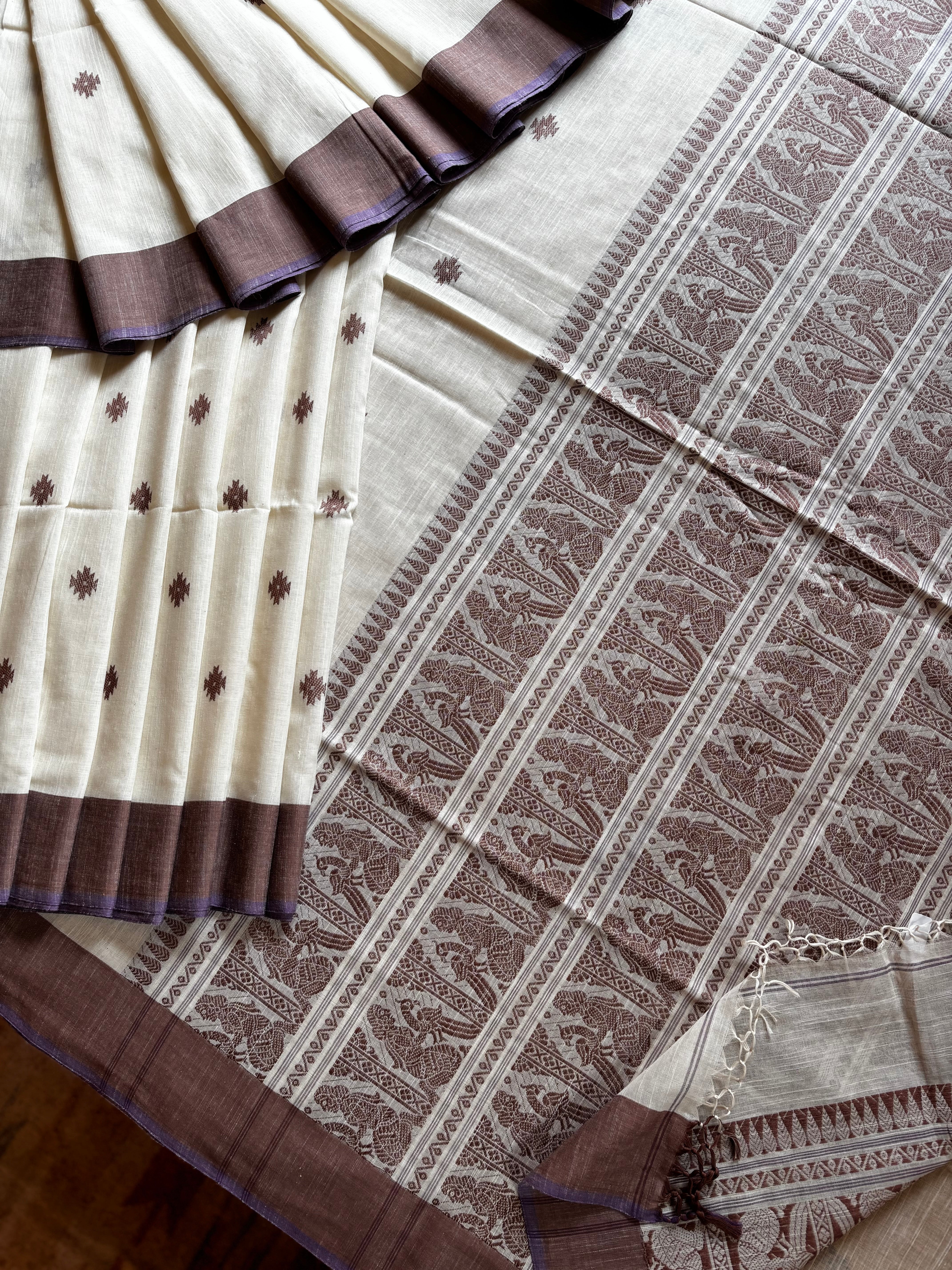 Handwoven Ivory Colour Pure Cotton Baluchari Saree