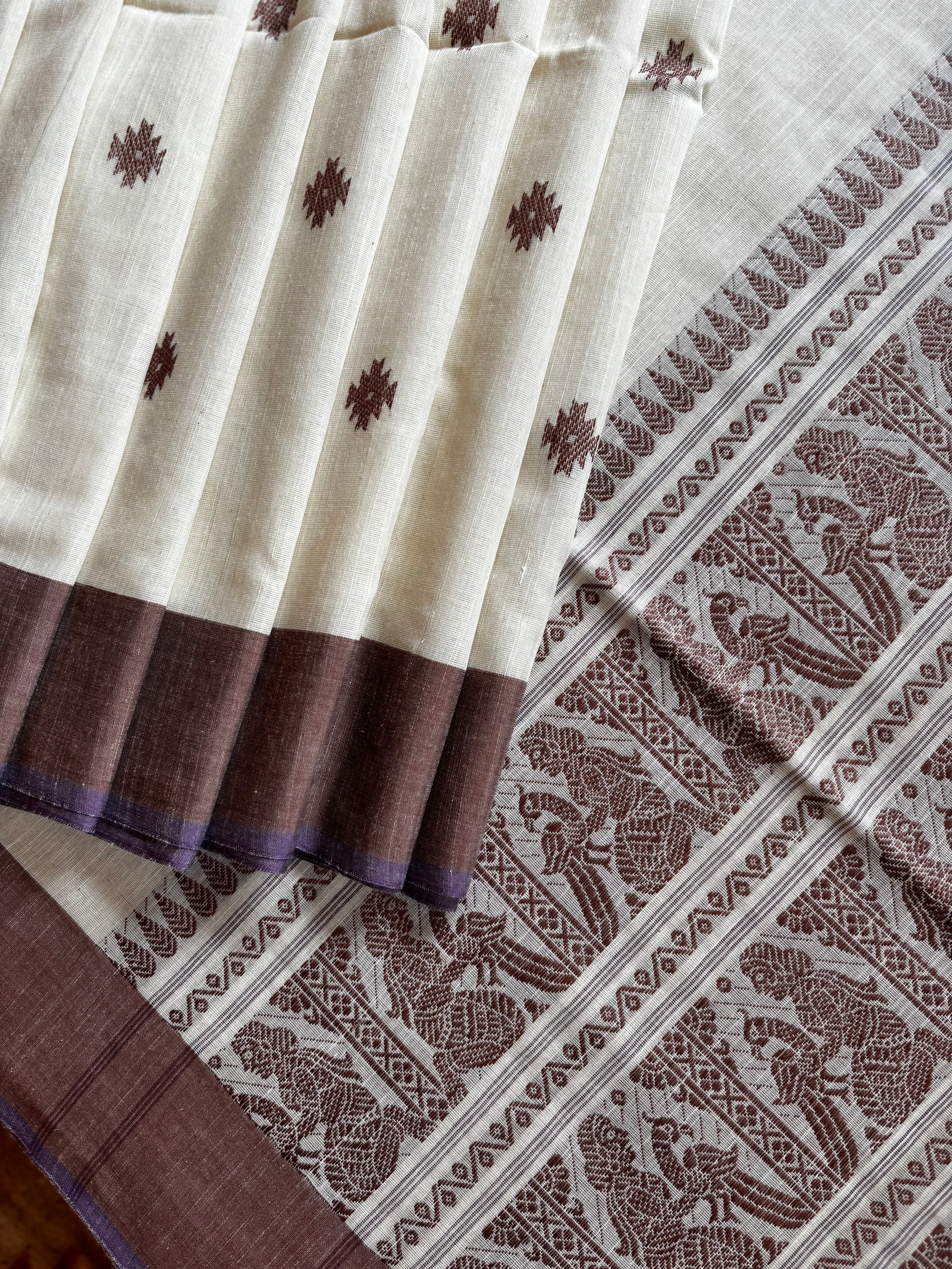 Handwoven Ivory Colour Pure Cotton Baluchari Saree