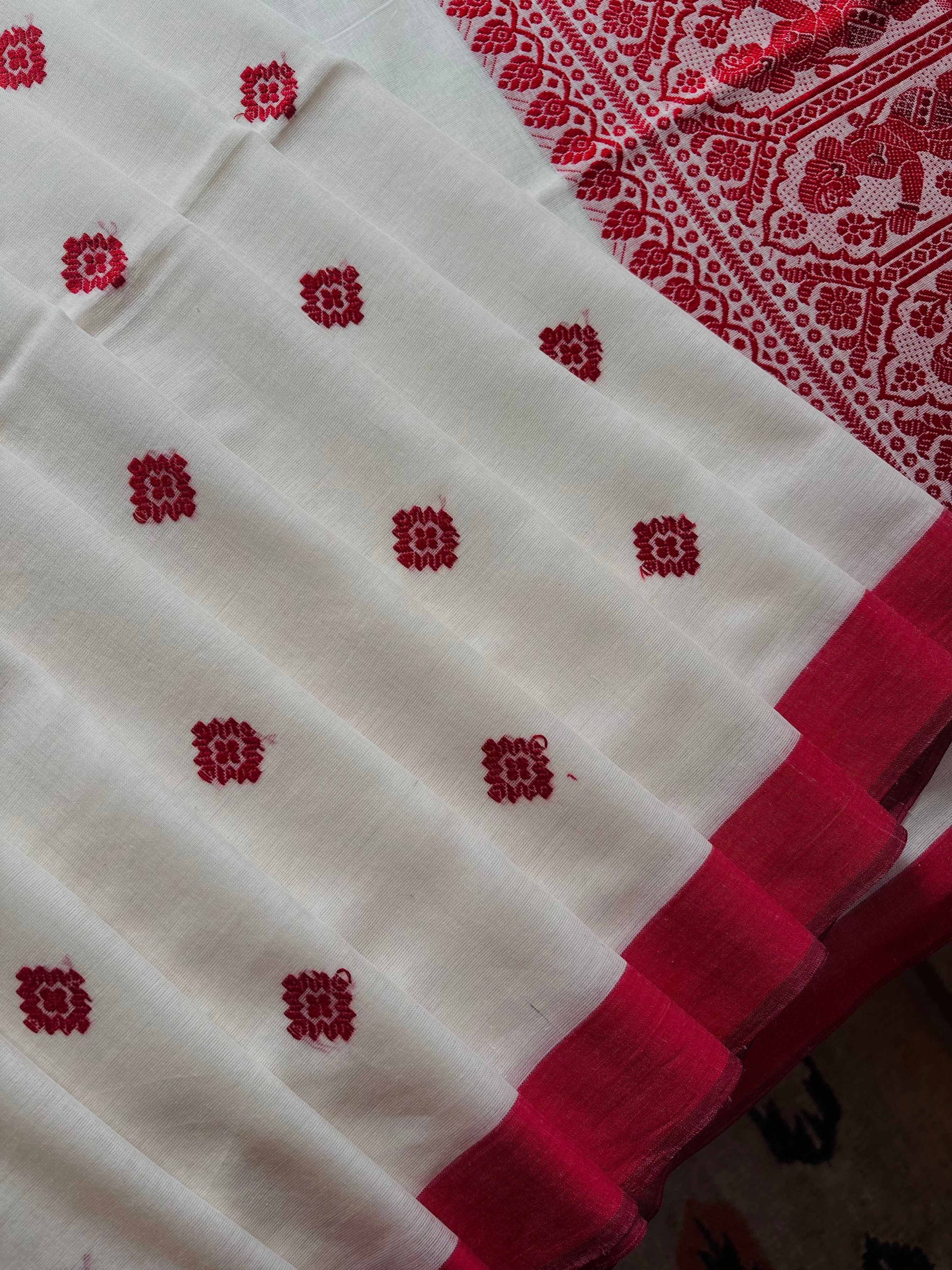 Handwoven Offwhite Red Cotton Baluchari Saree