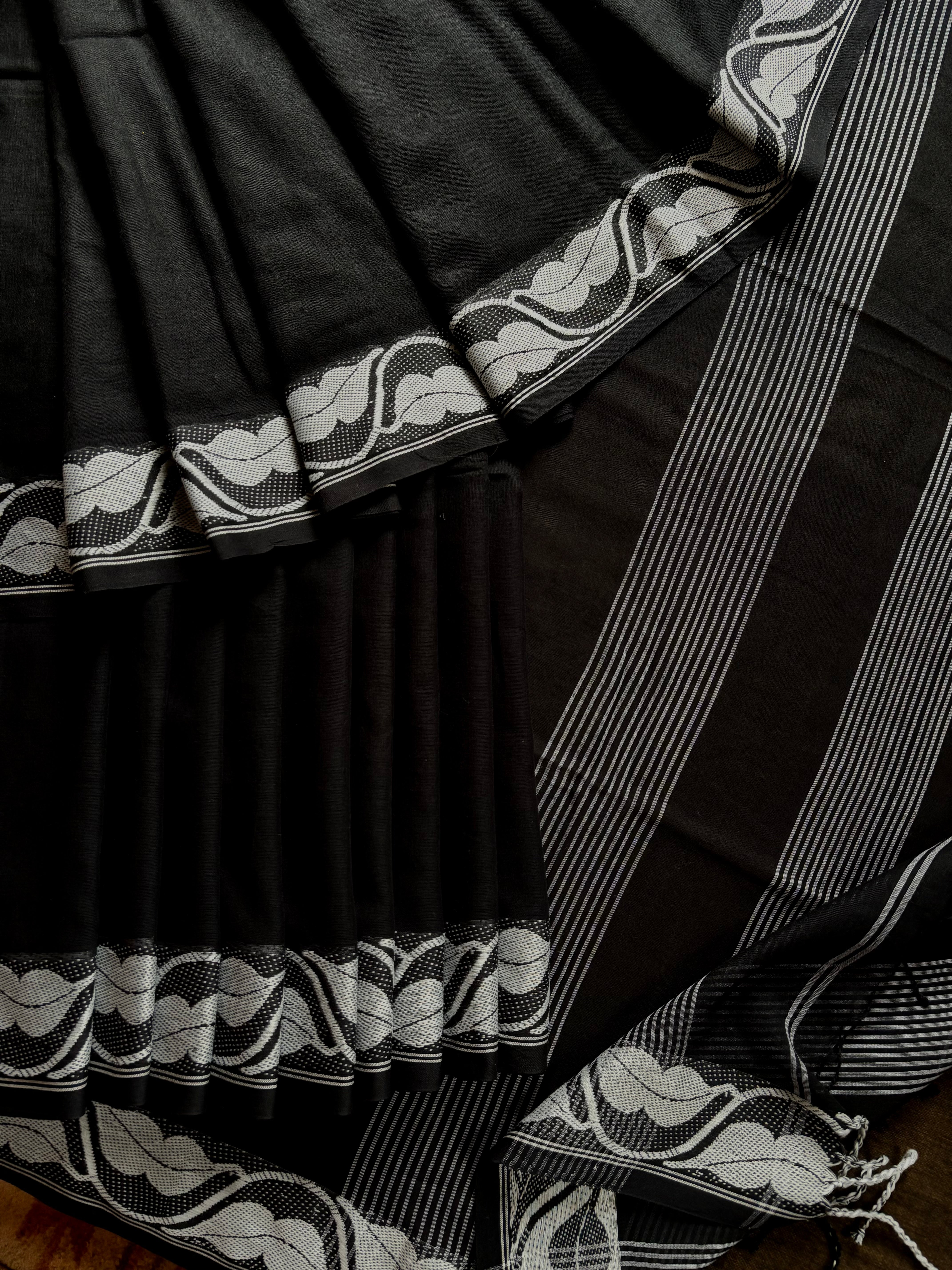 Handwoven Black White Phulia Cotton Saree
