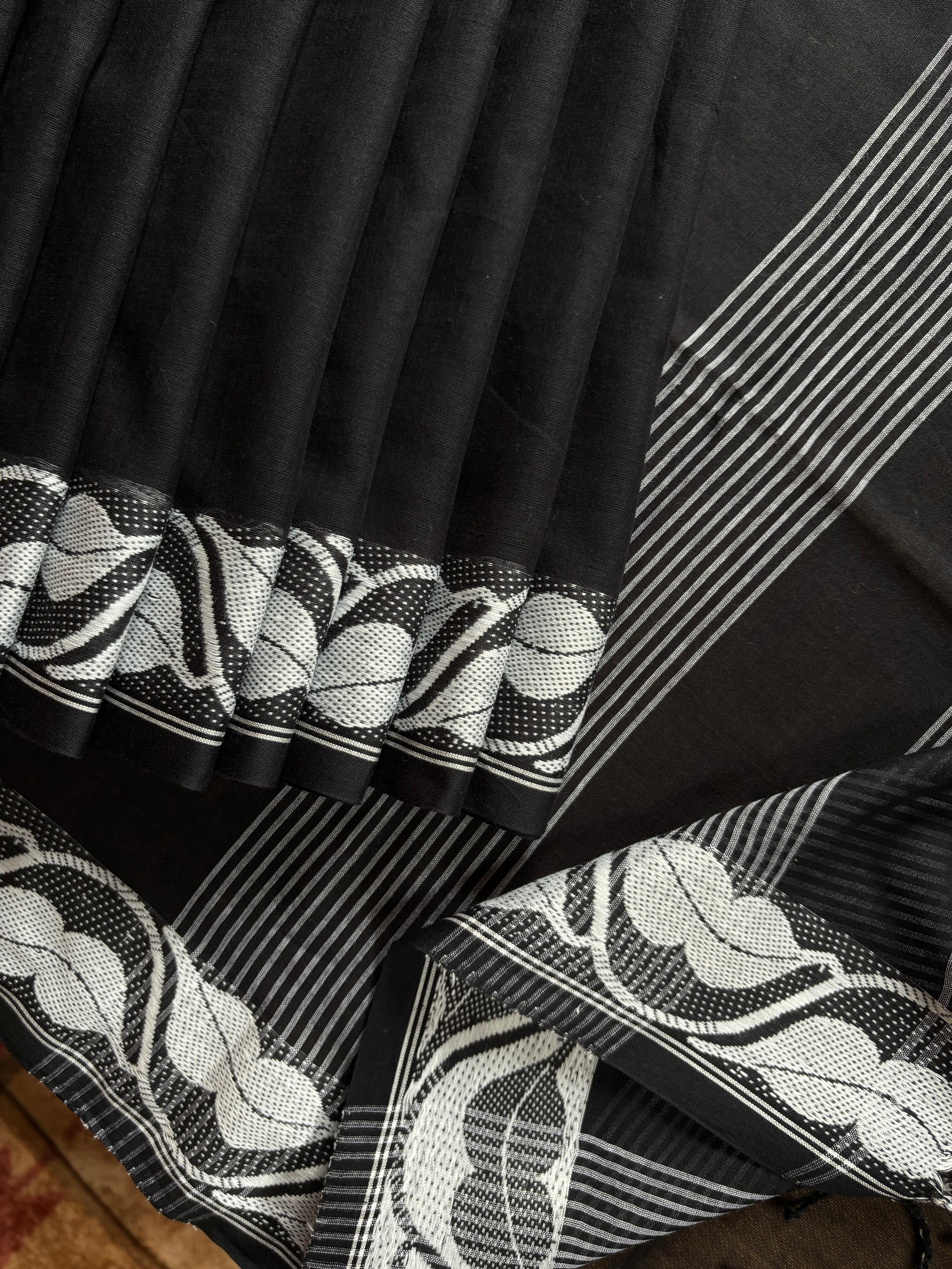 Handwoven Black White Phulia Cotton Saree