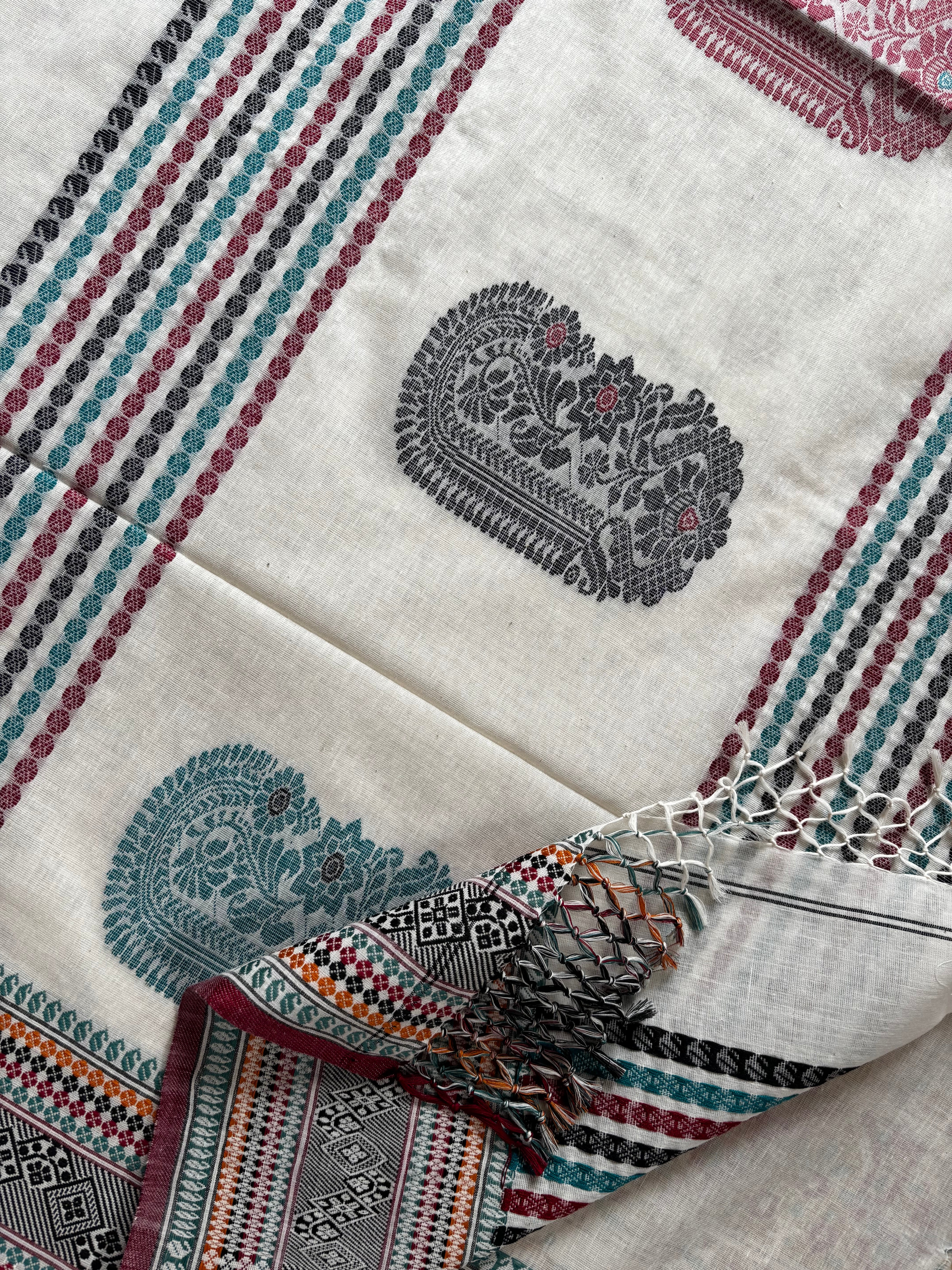 Handwoven Offwhite Colour Phulia Cotton Saree