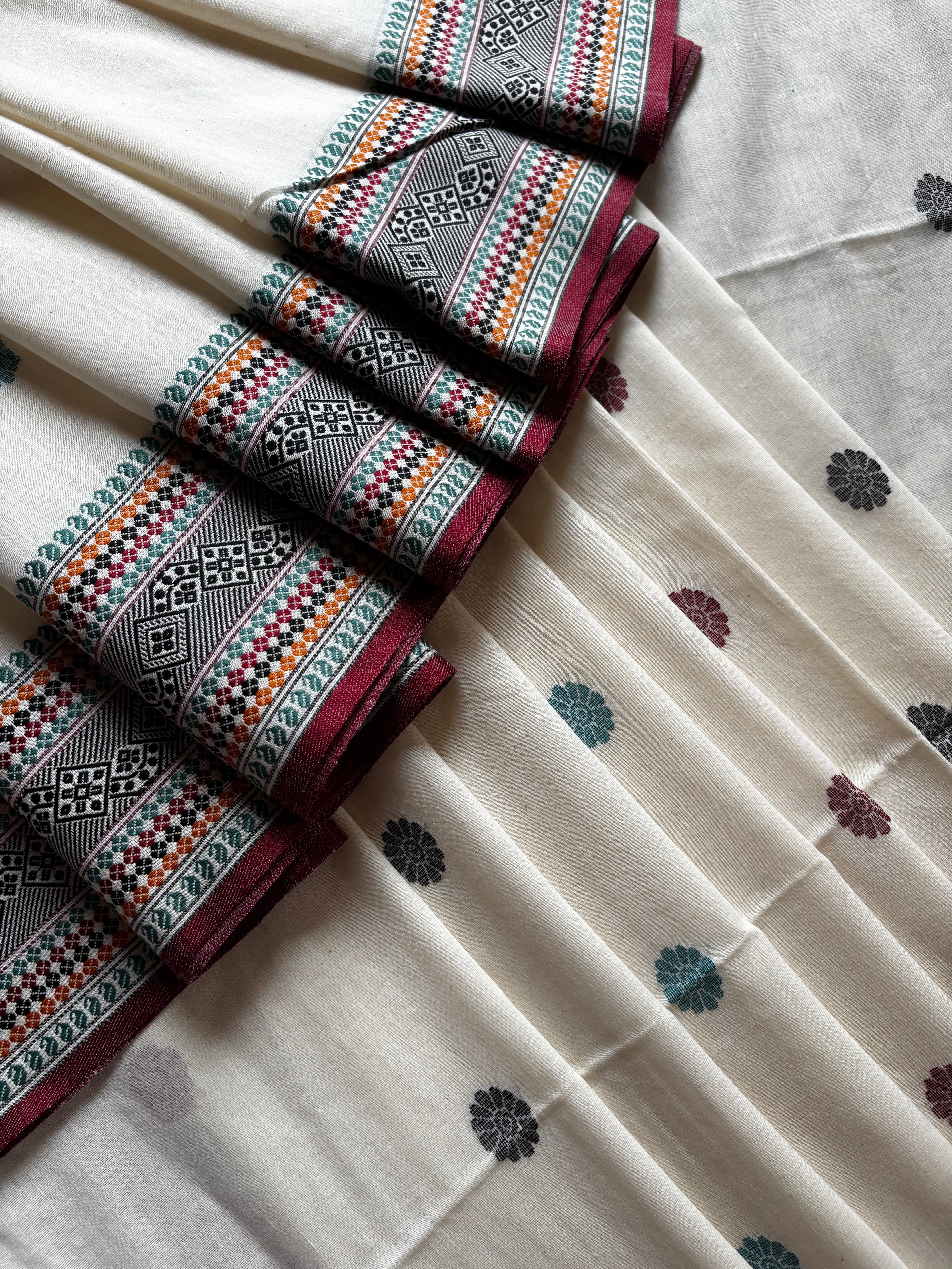 Handwoven Offwhite Colour Phulia Cotton Saree